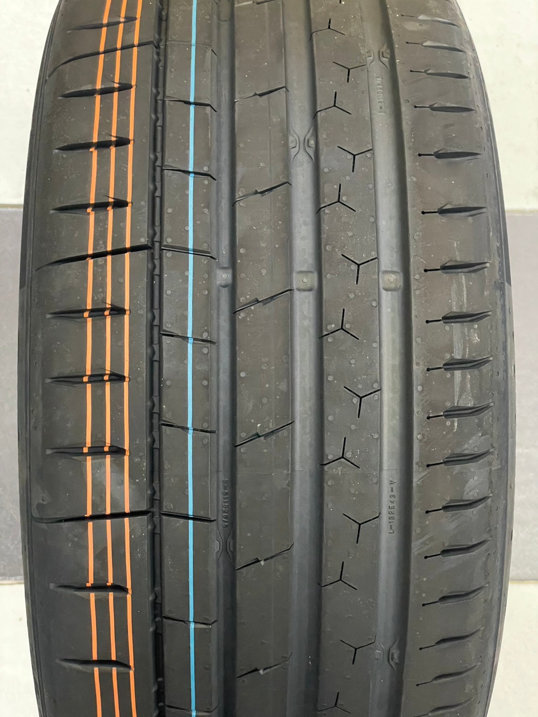 ยาง Continental MaxContact MC7 245/40R18 ยางใหม่ปี2025