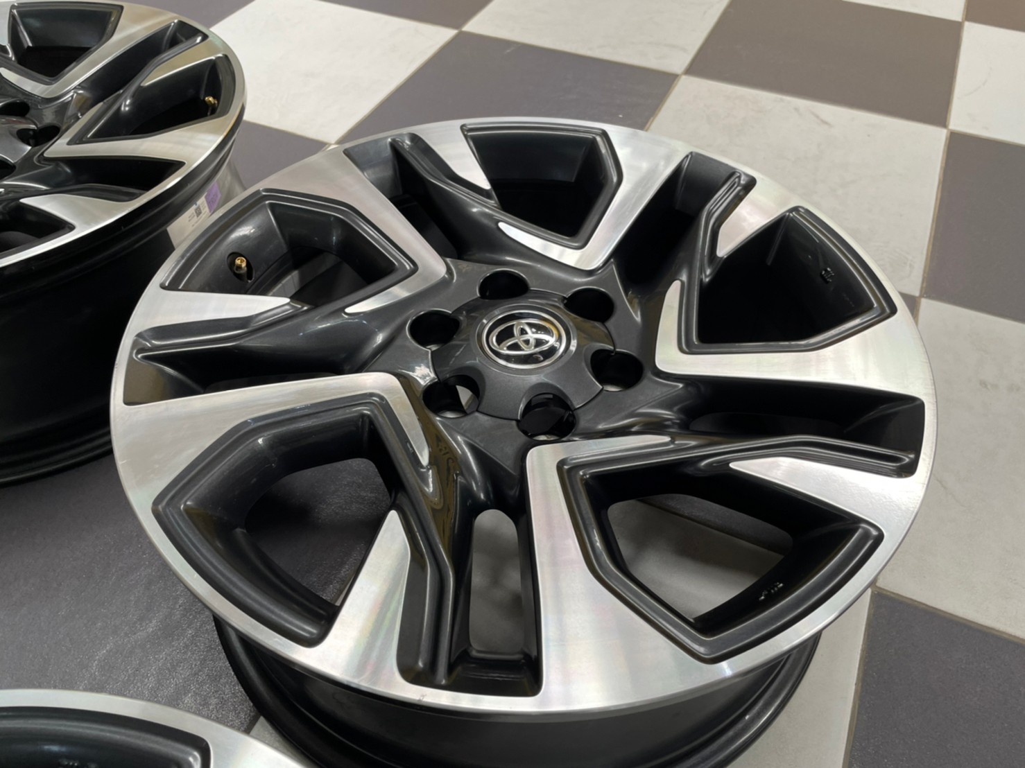 ล้อแม็กซ์ขอบ20 Toyota Fortuner Legender 6รู139 รุ่นใหม่ล่าสุด สภาพใหม่สวย