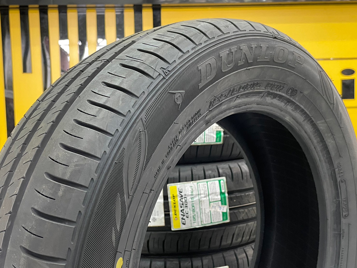 ยางใหม่ดันลอป DUNLOP ENASAVE EC300+ 195/60R15 ยางใหม่ปี2023