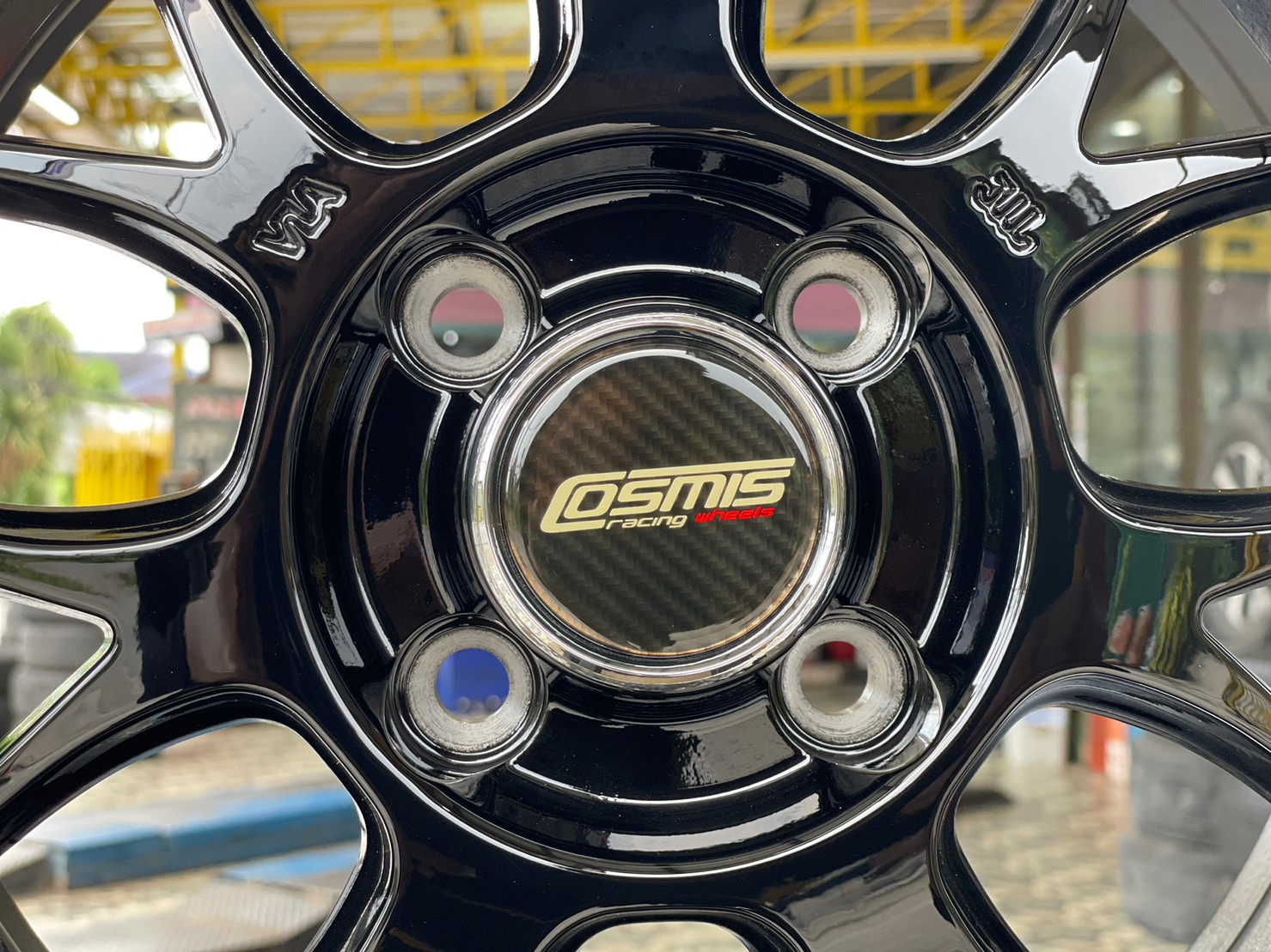 ล้อแม็กซ์ใหม่ขอบ15 Cosmis XT207RB สีดำขอบเงา ล้อคอทมิทแท้ คุณภาพดี 15x6.5 ET38 4x100 สีดำขอบเงา