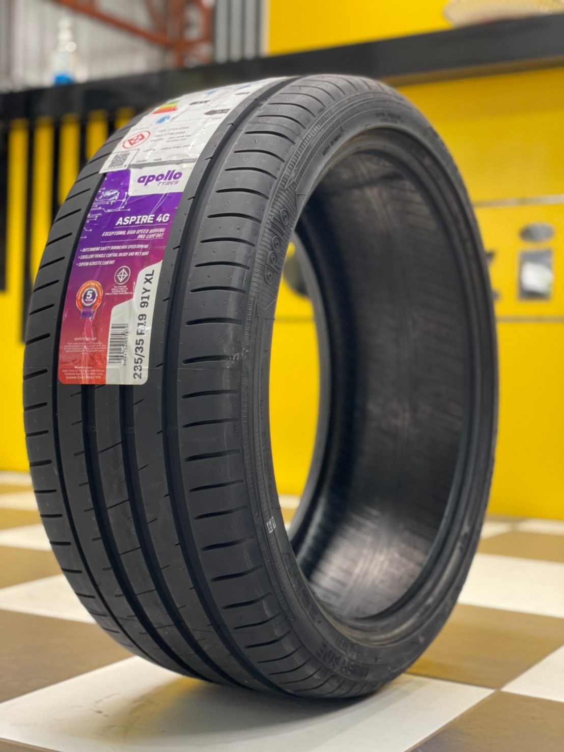 Apollo 235/35R19 Aspire4G ยางใหม่ปี2021 พร้อมติตตั้งฟรี