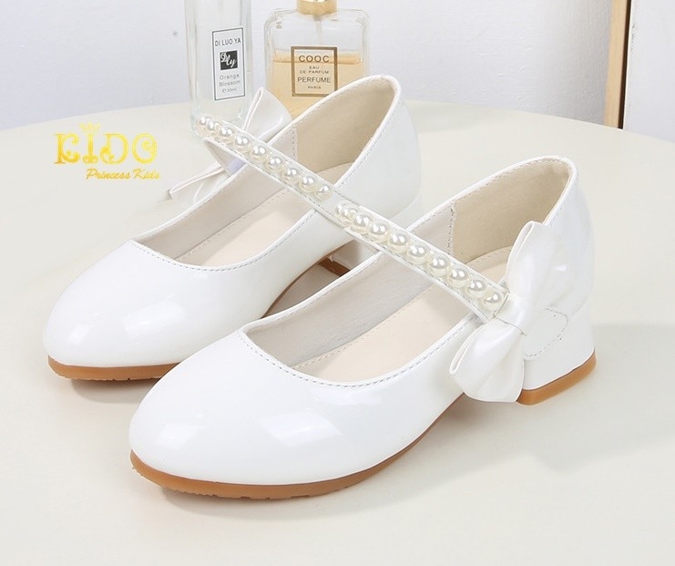 รองเท้าเด็ก(หน้าร้านอยู่รัชดา ลองได้)H159 สีขาว สายรัดมุกติดโบว์ข้าง