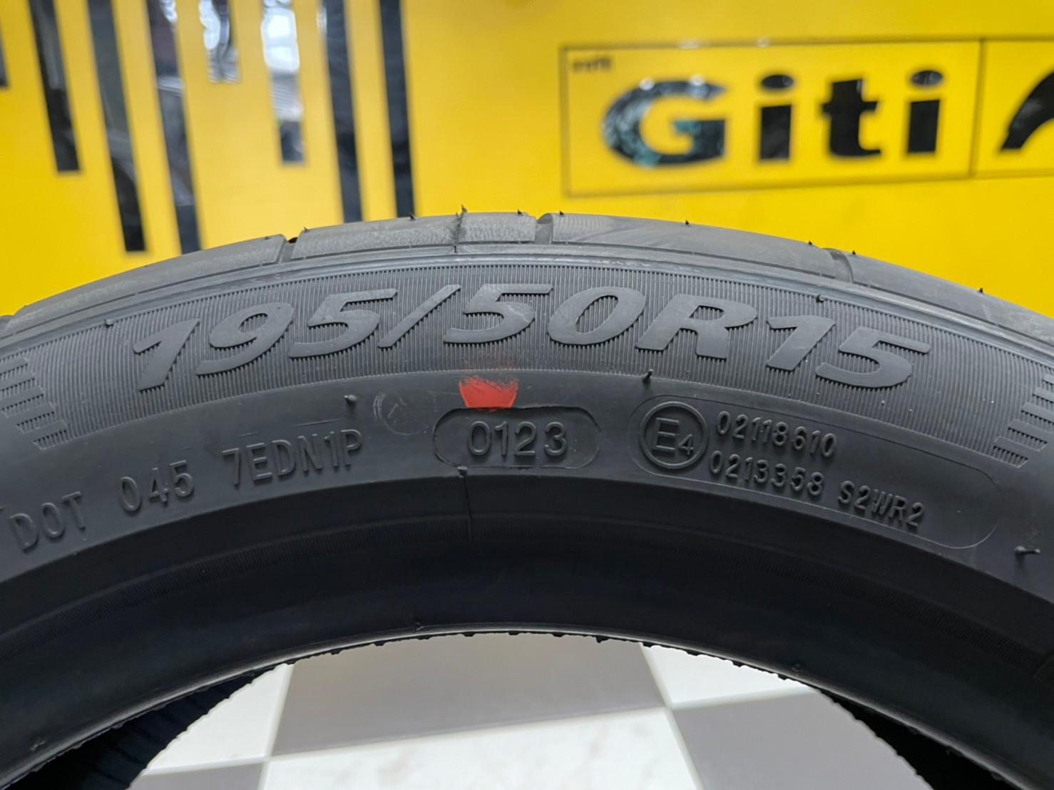 #ยางคินโต๊ะ #KINTO FORZA 001 Treadwear 280 195/50R16 ยางใหม่ปี2022 2เส้น ยางปี2023 2เส้น ลดราคาพิเศษ เพียงชุดละ5600บาท (สินค้ามีจำนวนจำกัด)