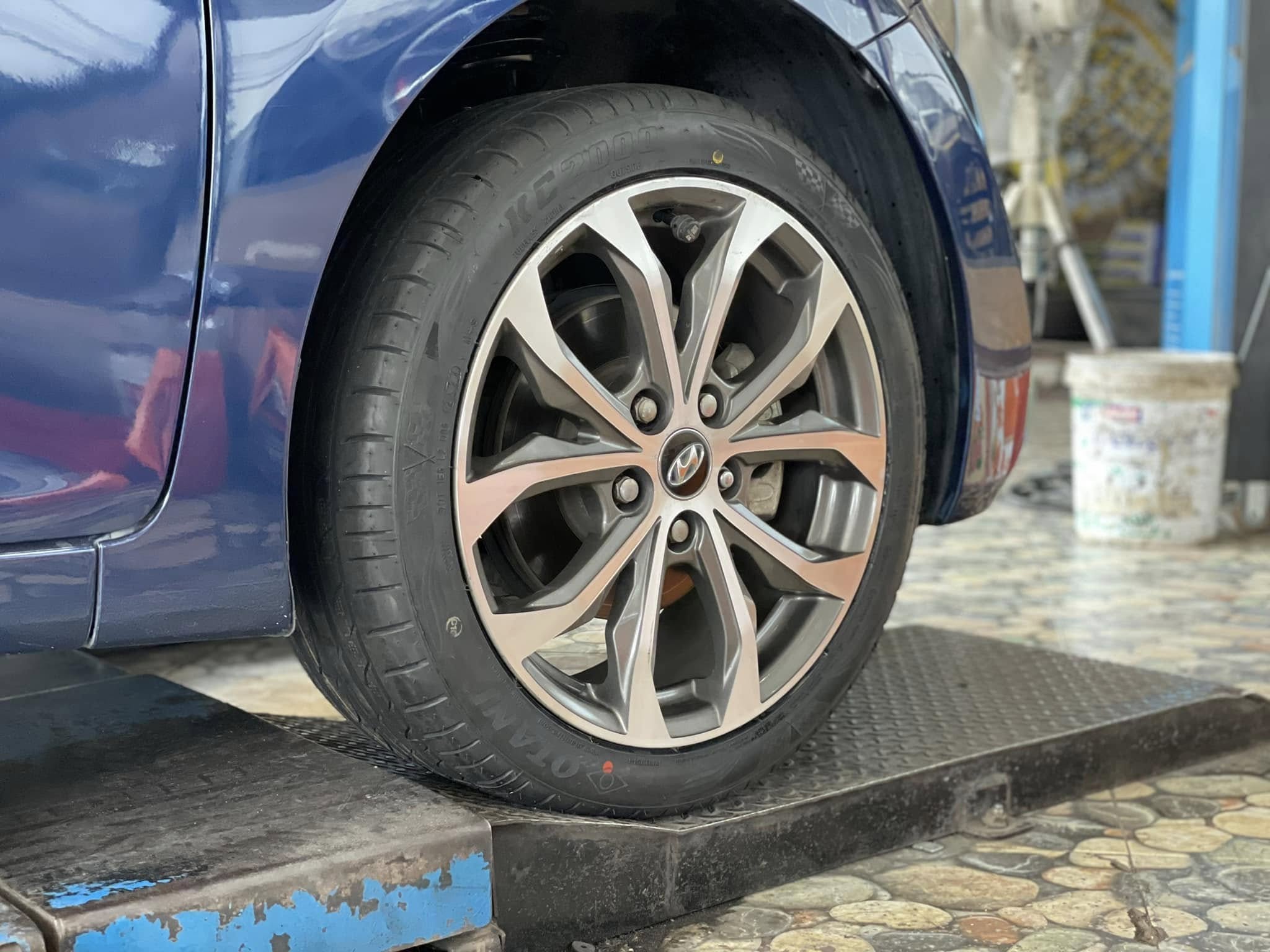 🚘 #HYUNDAI_ELANTRA🙏 #OTANI #KC2000 215/45R17 #บริการตั้งศูนย์ล้อ🛞