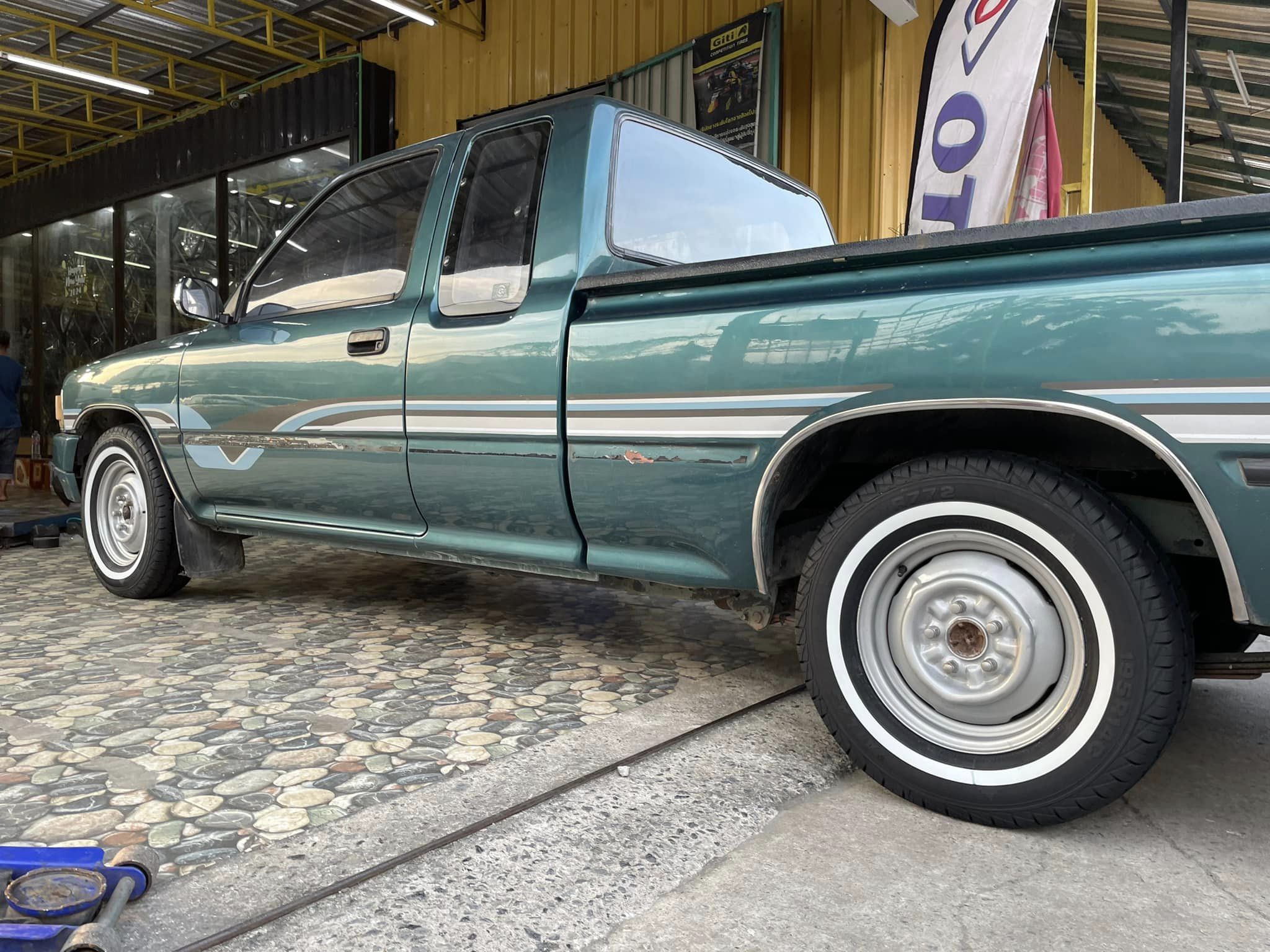 🚘 #TOYOTA_Mighty-x เปลี่ยนยาง 🛞 #ATLAS_R772_ยางขอบขาว 195R14