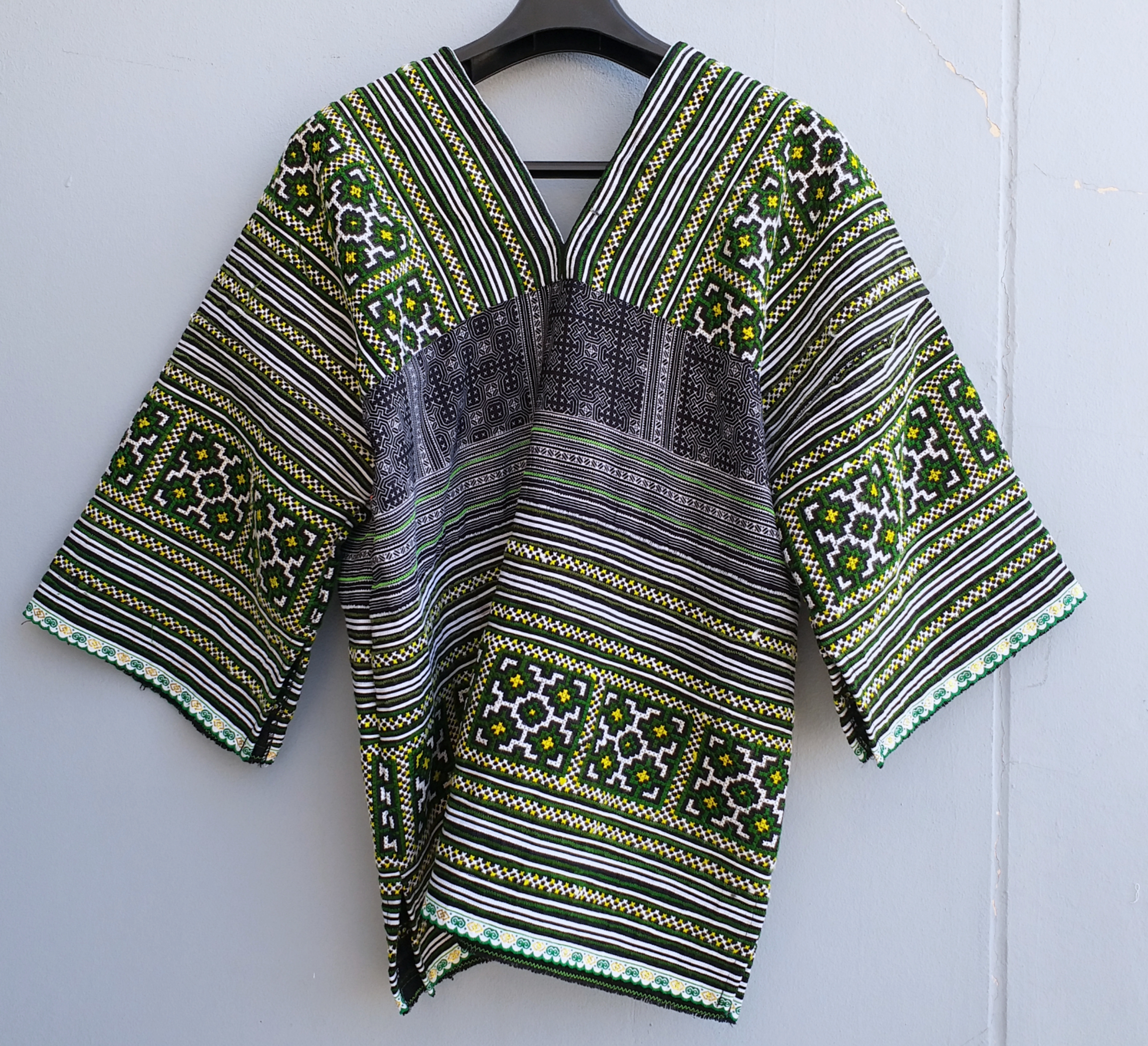 เสื้อผ้าชาวเขาแขนสามส่วน