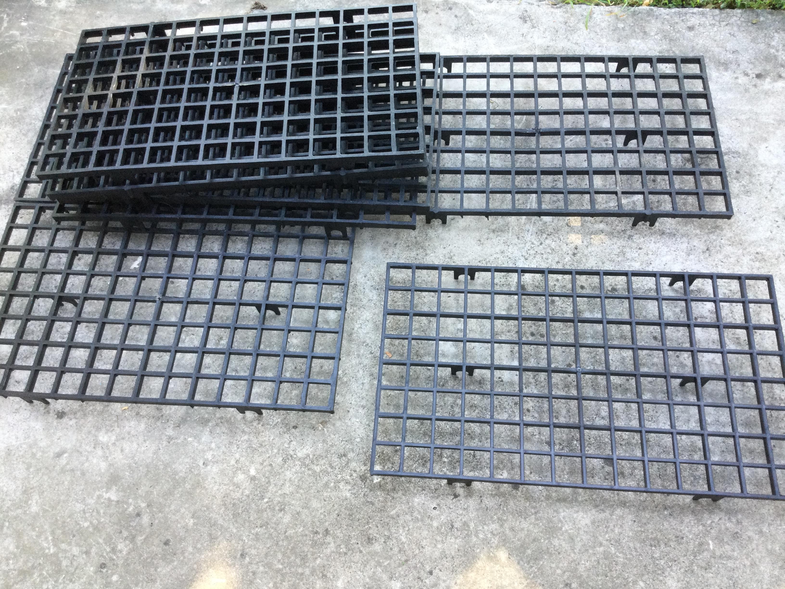 ตะแกรงพลาสติก ขนาด 1x1 นิ้ว 112 ช่อง / อัน