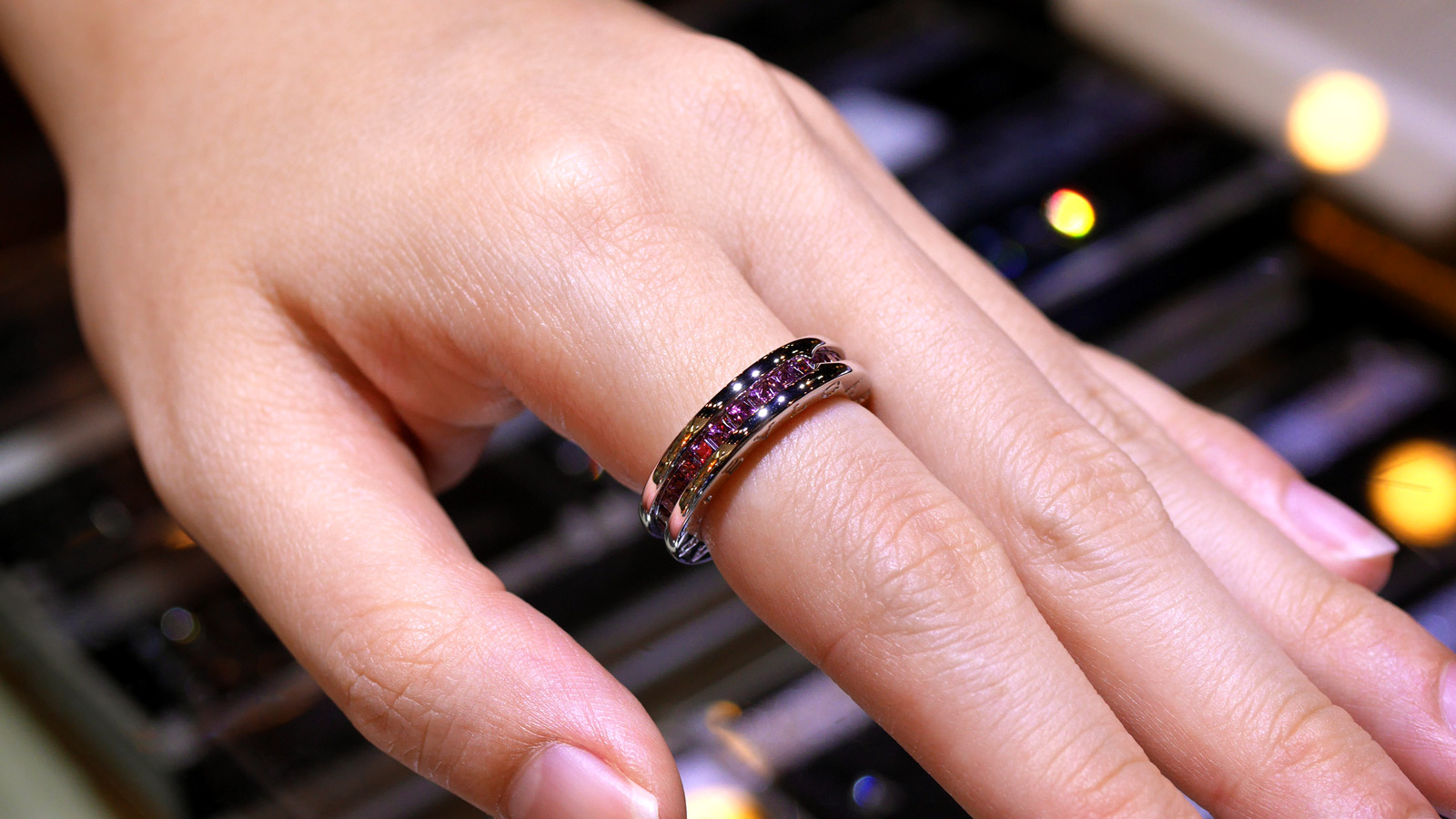 แหวน Bvlgari B.zero1 1band with Garnet ทองคำขาว 18K ไซส์49# (Used) (wg)