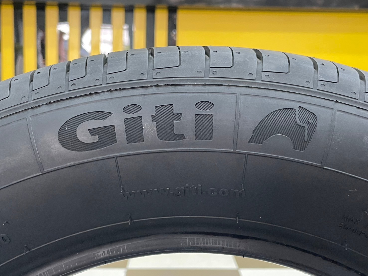 GITI Comfort F22 215/60R16 ยางคุณภาพดีนุ่มเงียบ ยางใหม่ปี2024