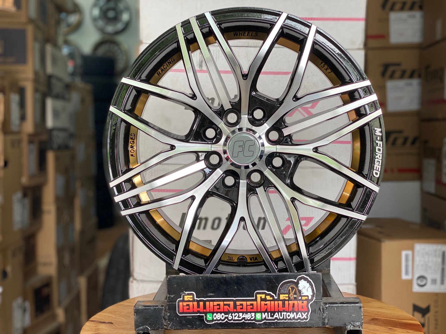 ล้อแม็กซ์ใหม่ ขอบ15 M FORGED 4รู100 กว้าง7 ออฟ35 สีดำหน้าเงากลึงทอง สวยหรู