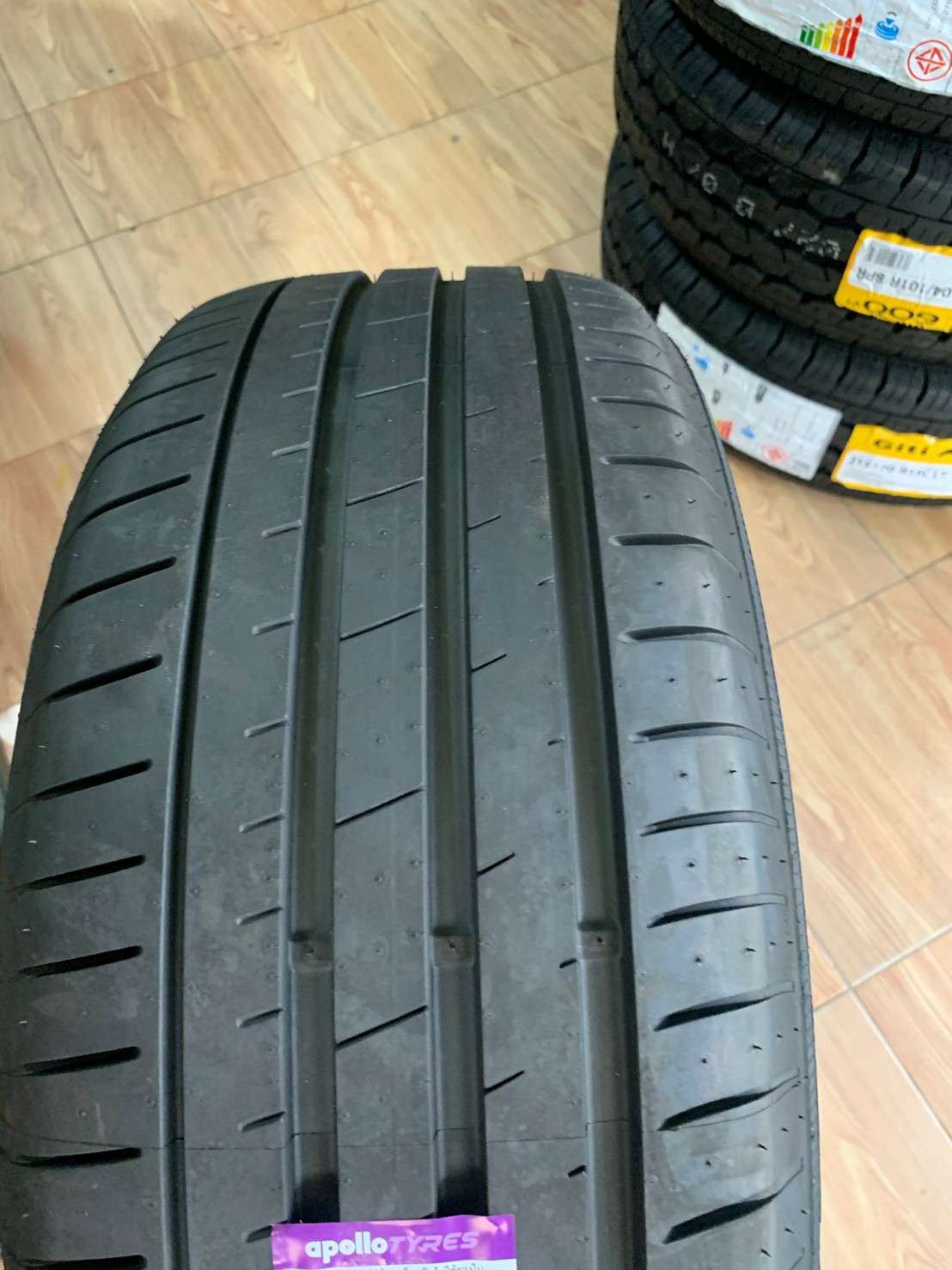 ยางApollo Aspire4G 225/45R18 ยางสปอร์ตคุณภาพดี นุ่มเงียบ ยางปี2021