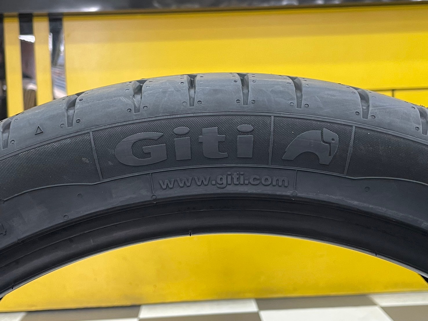 ยางGiti Control G288 245/40R20 ยางใหม่ปี2024