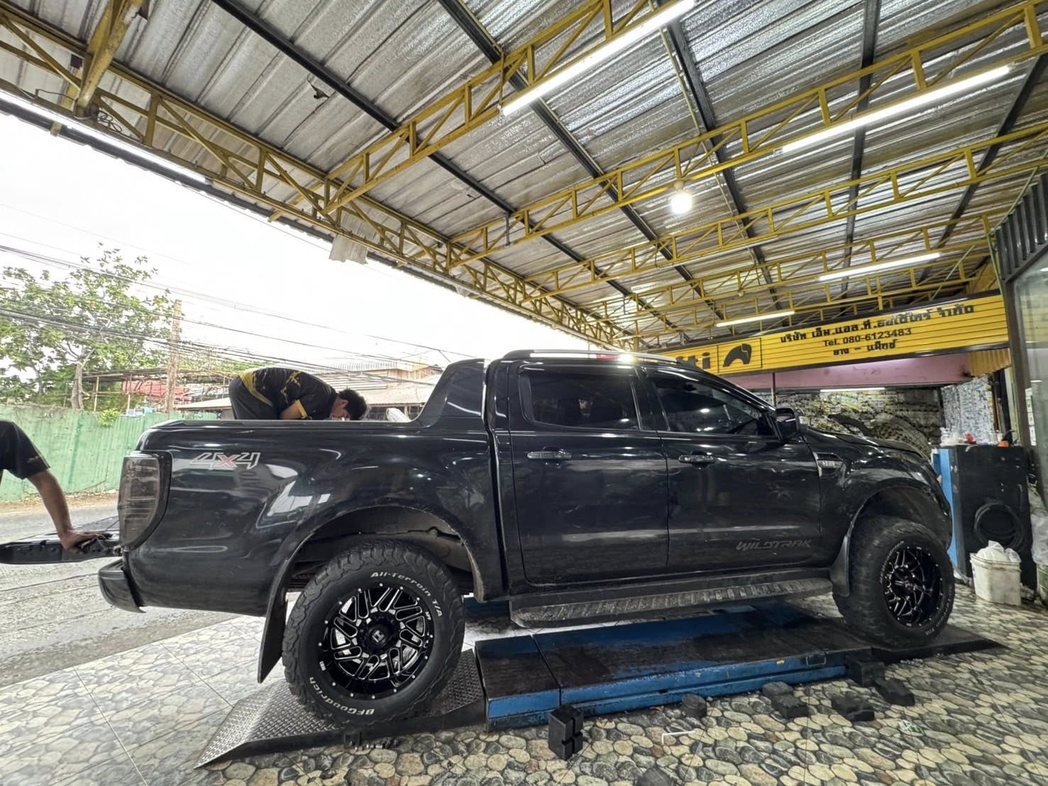 FORD_RANGER🚘เสริมหล่อ เป็นล้อสายลุย 🛞🐘#ล้อHAMMER H01 18X9 6X139.7 ET0 BKS