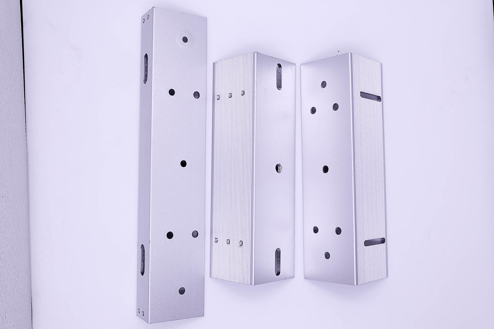 LZ Bracket ตัวยึดสำหรับกลอนประตูแม่เหล็ก (ใหญ่)