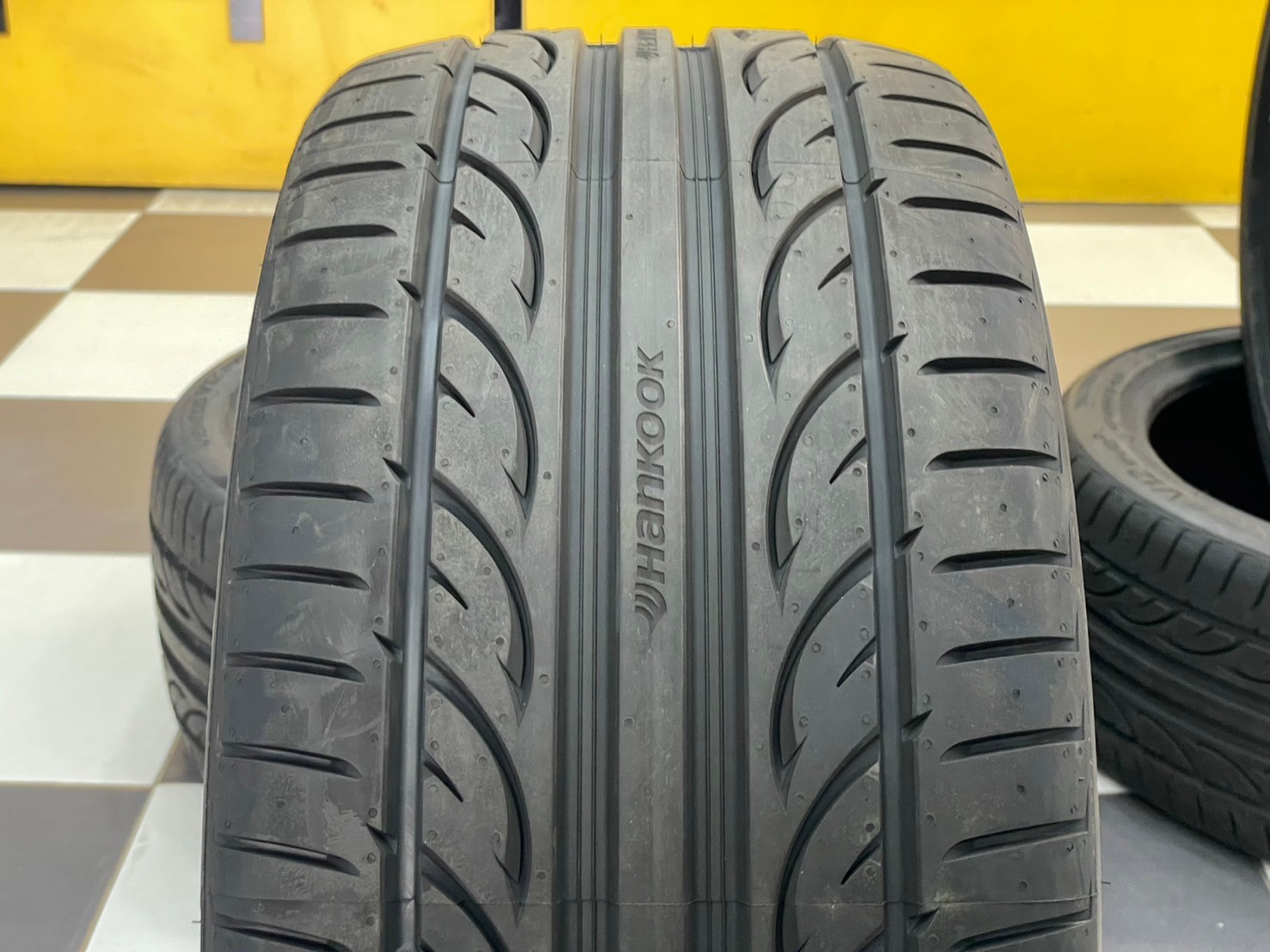 ยางHANKOOK รุ่น VENTUS V12 *evo 2 255/35R19 ยางใหม่ปี2024