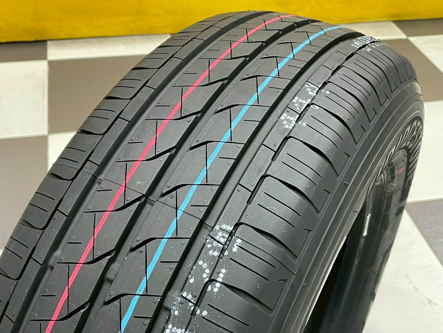 ยางใหม่ Bridgestone Duravis R660A (235/65R16) ยางใหม่ปี2025