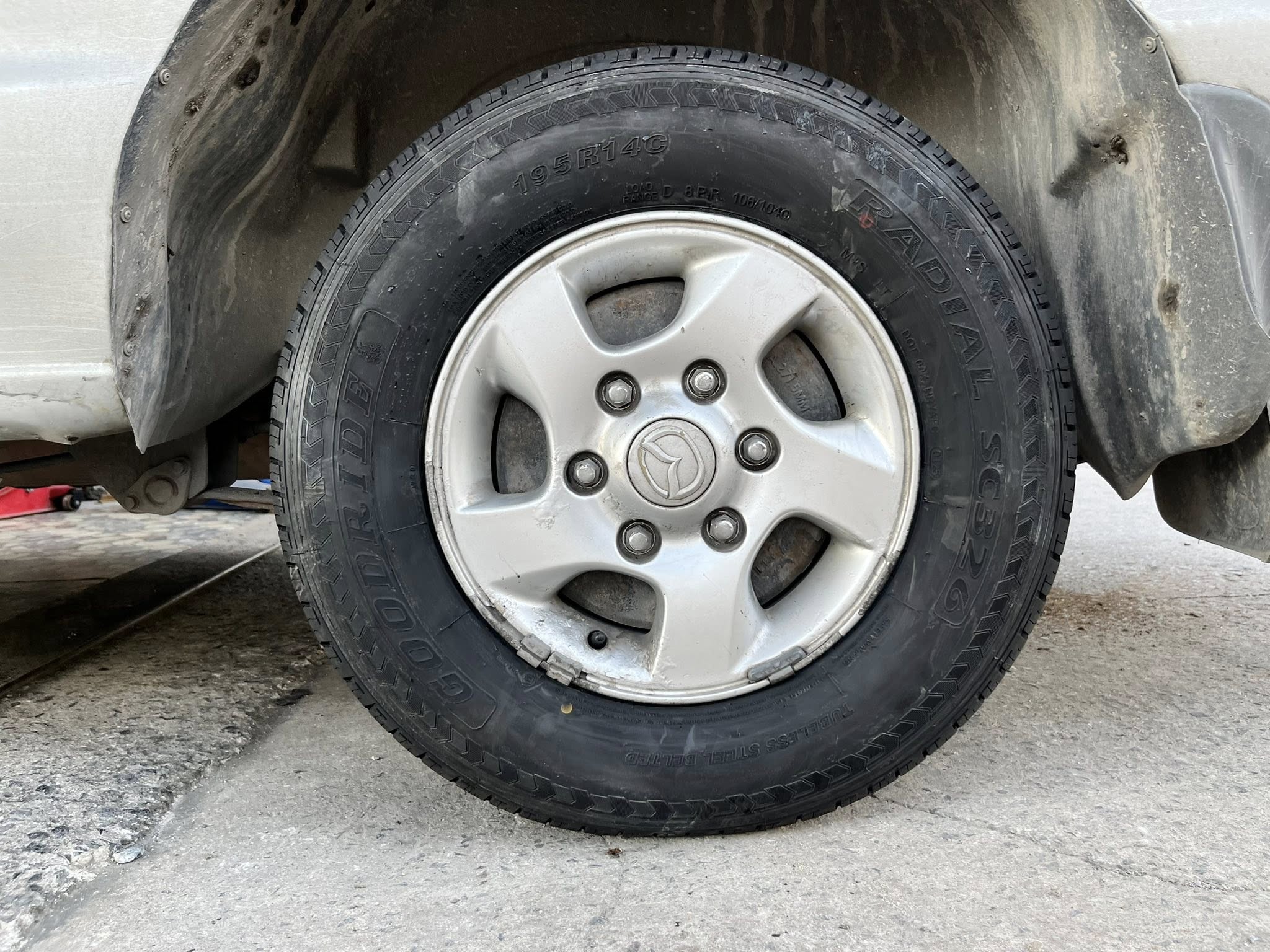 MAZDA_B2500🚘เปลี่ยนยาง 🛞🐘#GOODRIDE_SC326_195R14