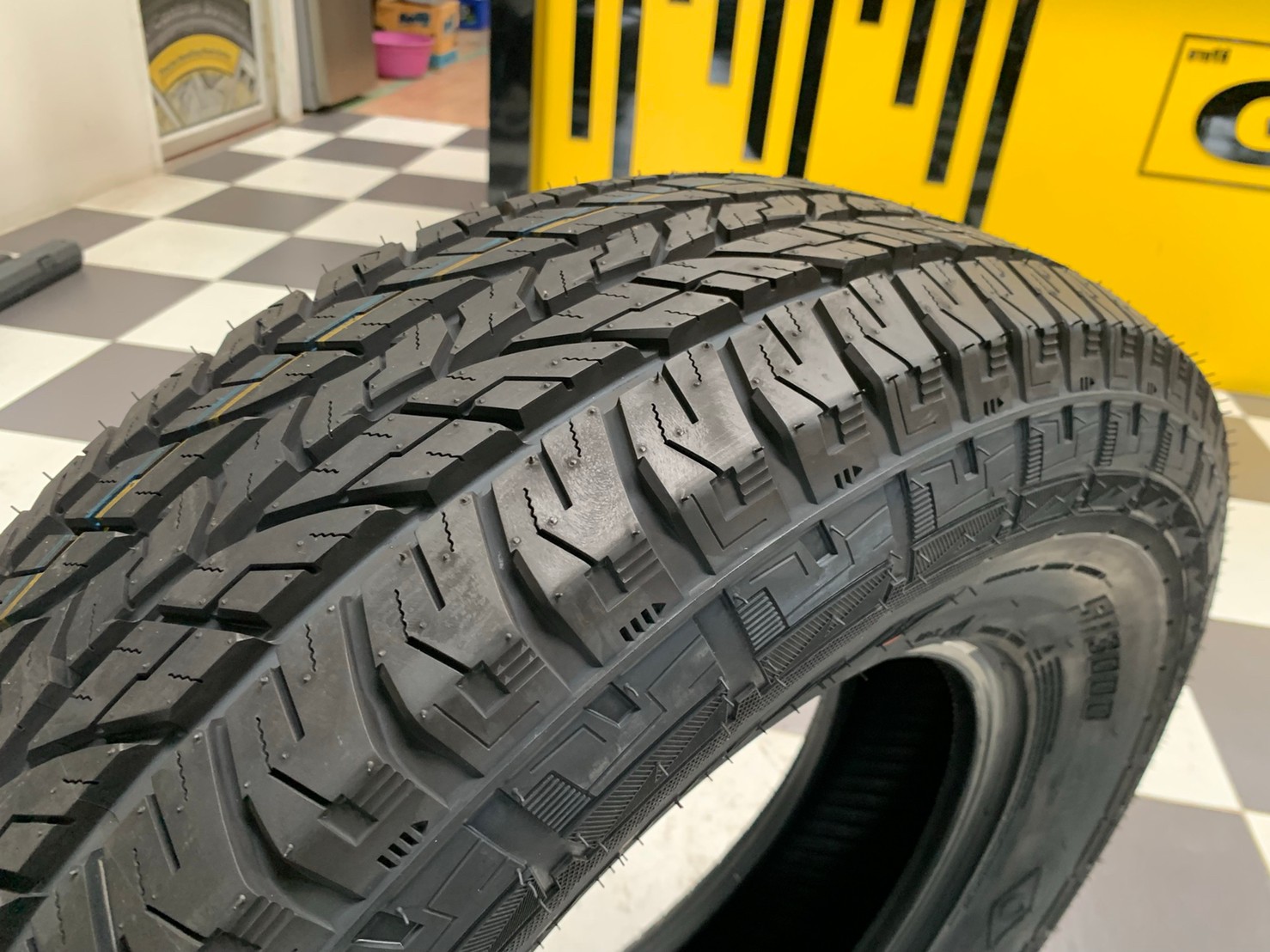 ยางโอตานิ OTANI SA3000 265/75R16 ยางใหม่ปี2021 ราคาพิเศษพร้อมติดตั้งฟรี สามารถสอบถามเพิ่มเติมได้ค่ะ