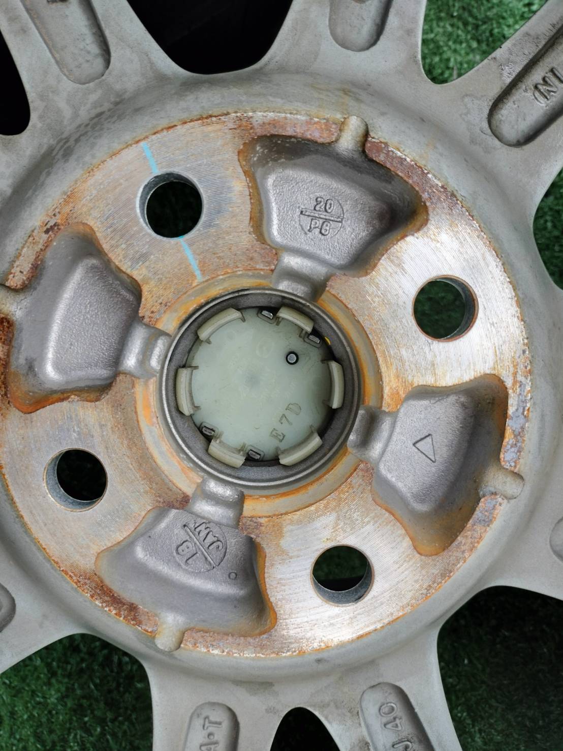 ล้อแม็กซ์เดิม MAZDASล้อเดิมขอบ15" ขนาดล้อ 5" 1/2 ขนาดรูน็อต 4×100 พร้อมยางมือสอง ยี่ห้อ DUNLOP 185/65R15