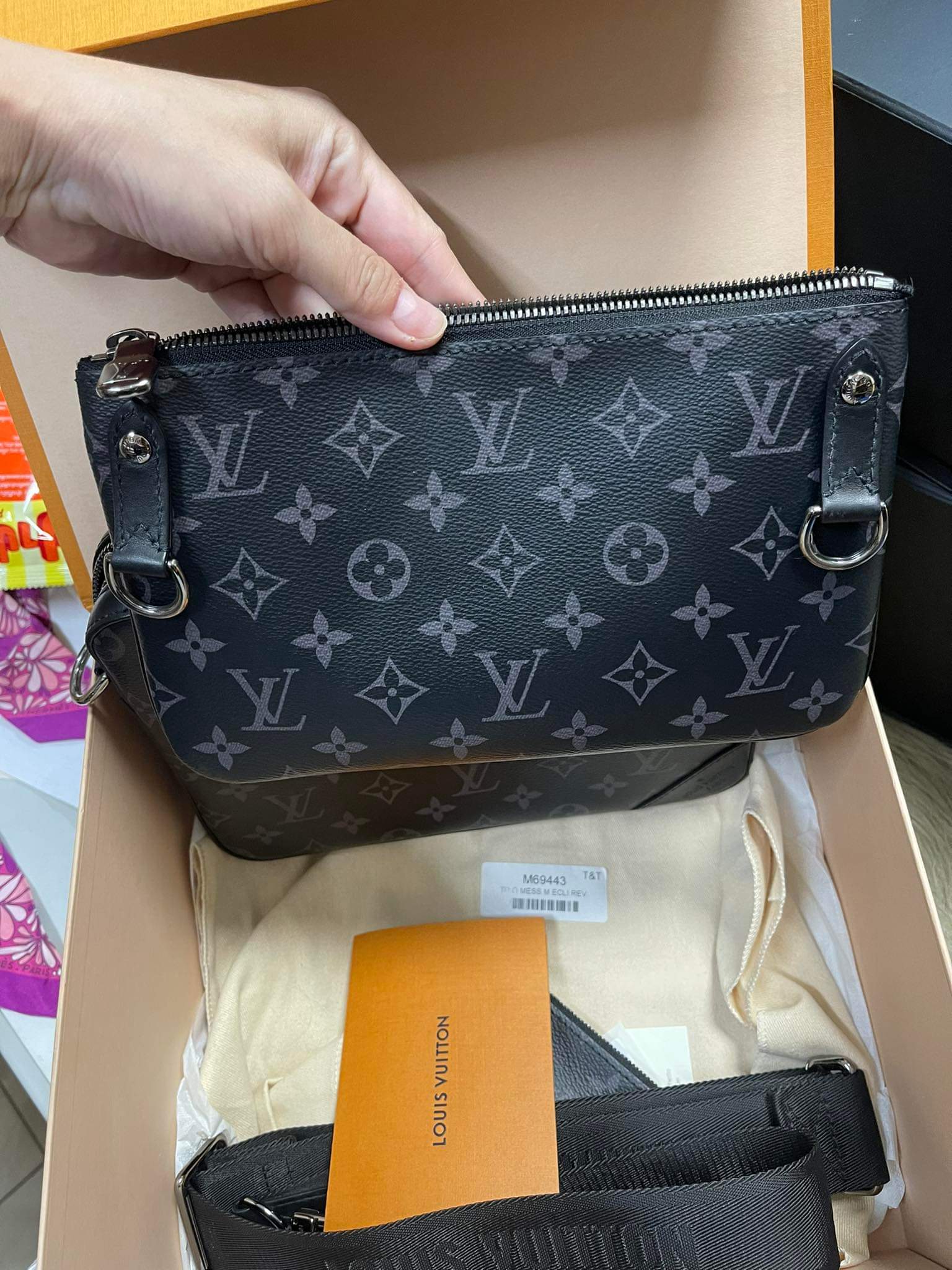 lv trio messenger bag มือสอง