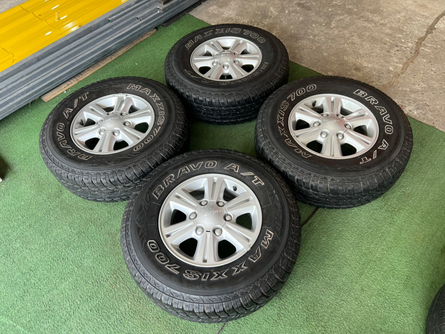 ล้อ ISUZU พร้อมยาง Maxxis 30x9.5/R15 ปี10