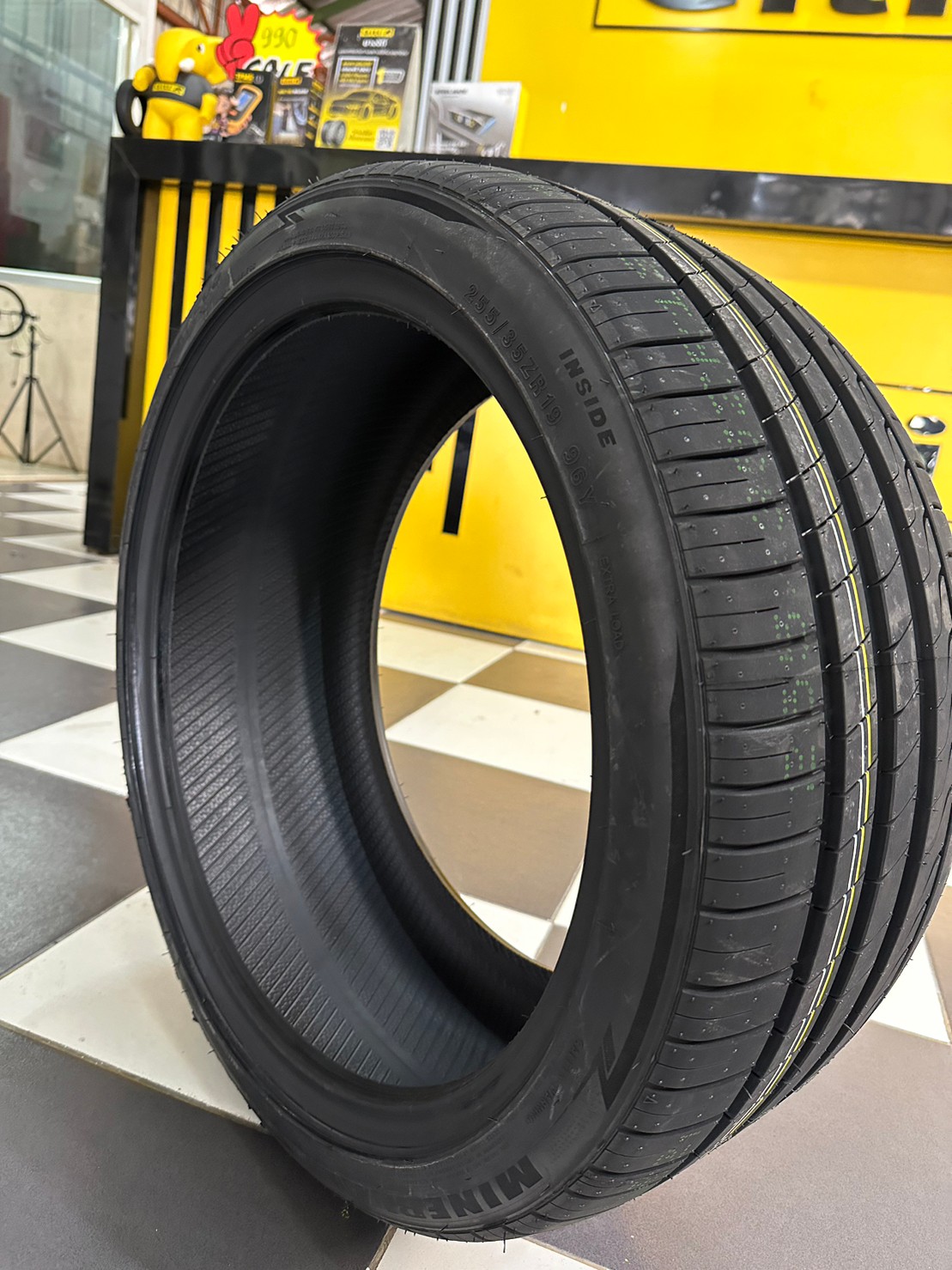 ยาง MINERVA F205 255/35R19 ยางใหม่ปี2023 ยางสปอร์ตคุณภาพดี สมรรถนะการขับขี่สูงนุ่มเงียบ