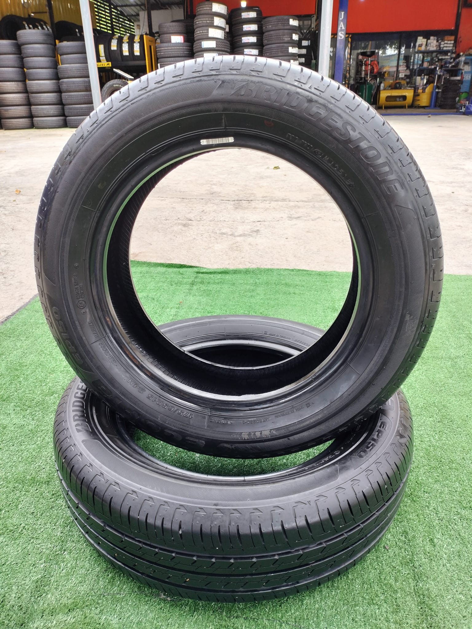 ยางมือ2 สภาพดีขอบ15 ยี่ห้อ Bridgestone EP150 175/65R15