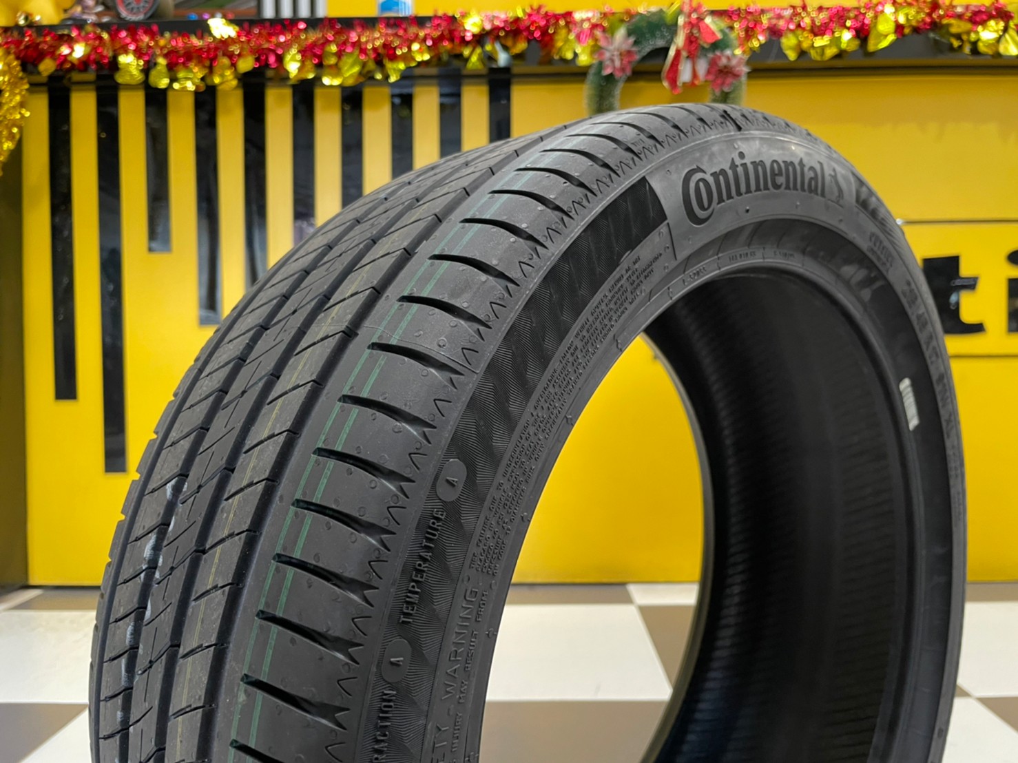 ยางใหม่ คอนตินเนนทอล 215/45R17 Continental UltraContact UC7 ยางใหม่ปี2023