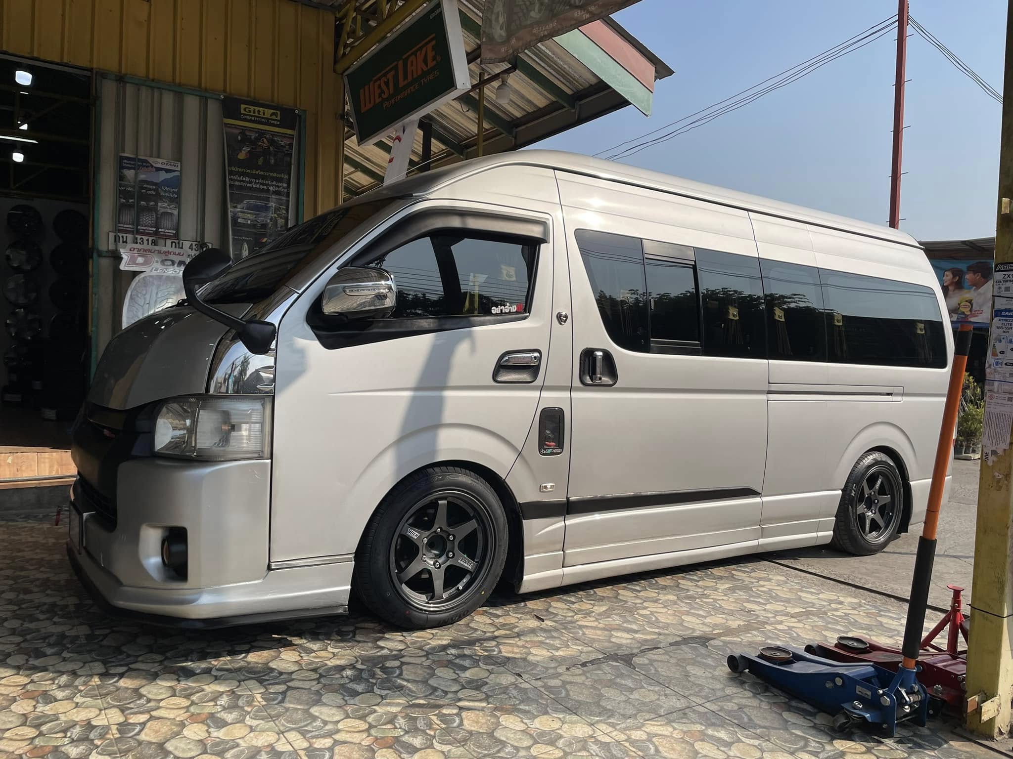 🚘 #TOYOTA_COMMUTER #OTANI #KC2000 215/55R17