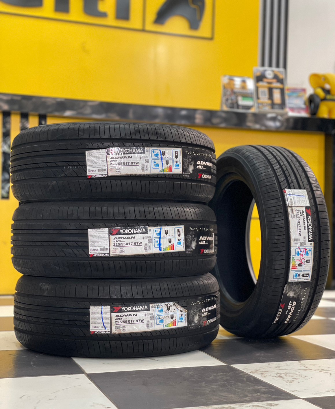 YOKOHAMA ADVAN dB V552 225/55R17 ยางใหม่ปี2022