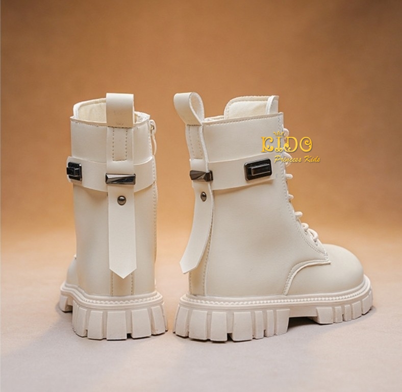 บูทเด็ก(หน้าร้านอยู่รัชดา ลองได้)H166 สีขาว ด้านหน้าร้อยเชือกข้อสั้น แบบเท่ๆ