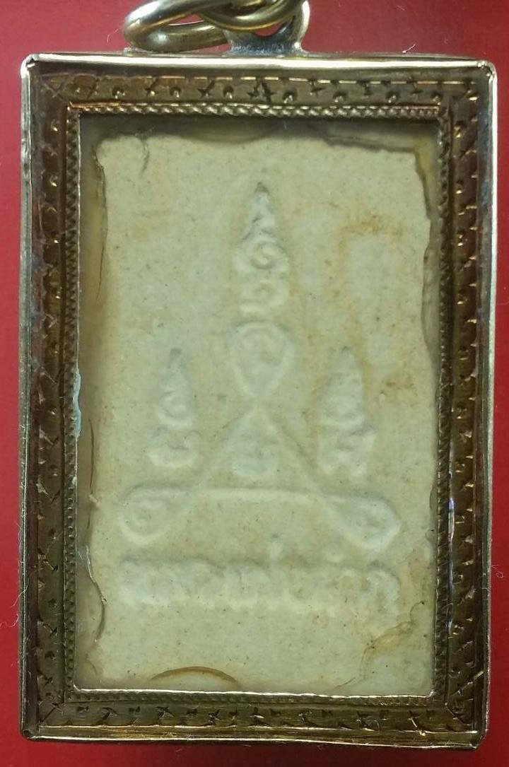 พระสมเด็จหลวงพ่อลำภูครับ หลังยันต์จมครับ