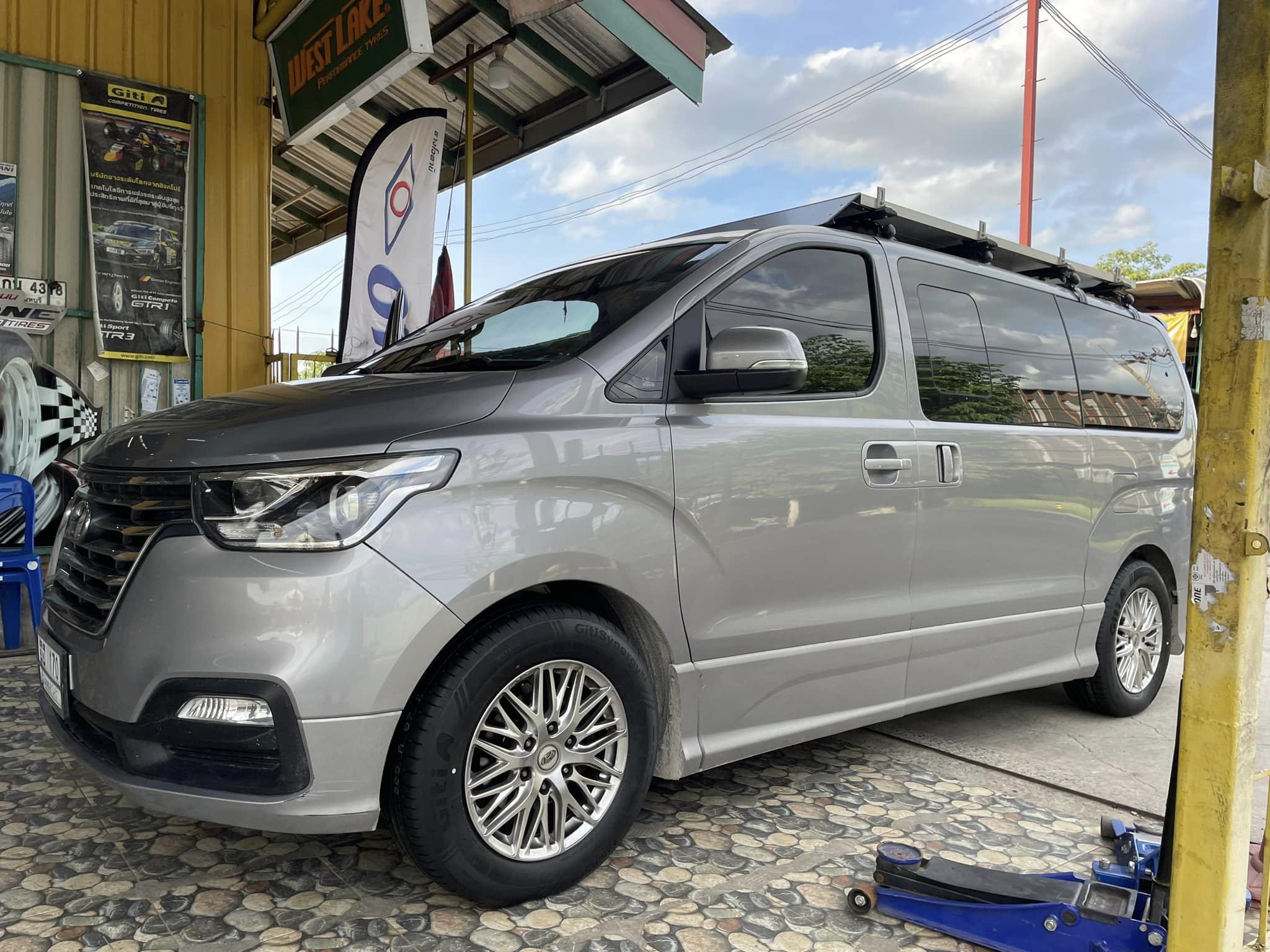 #HYUNDAI_H1 #GITI_SYNERGY_H2 225/65R17