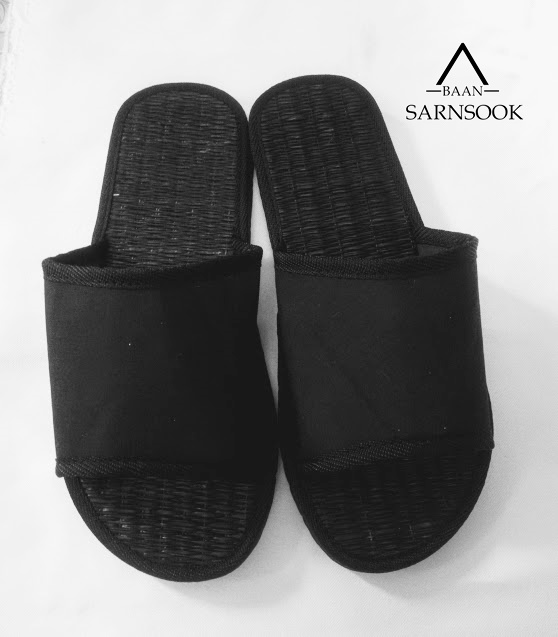 BSS304R: รองเท้าแตะสานแบบสวมสีดำ ราคาส่ง 1 โหล 12คู่