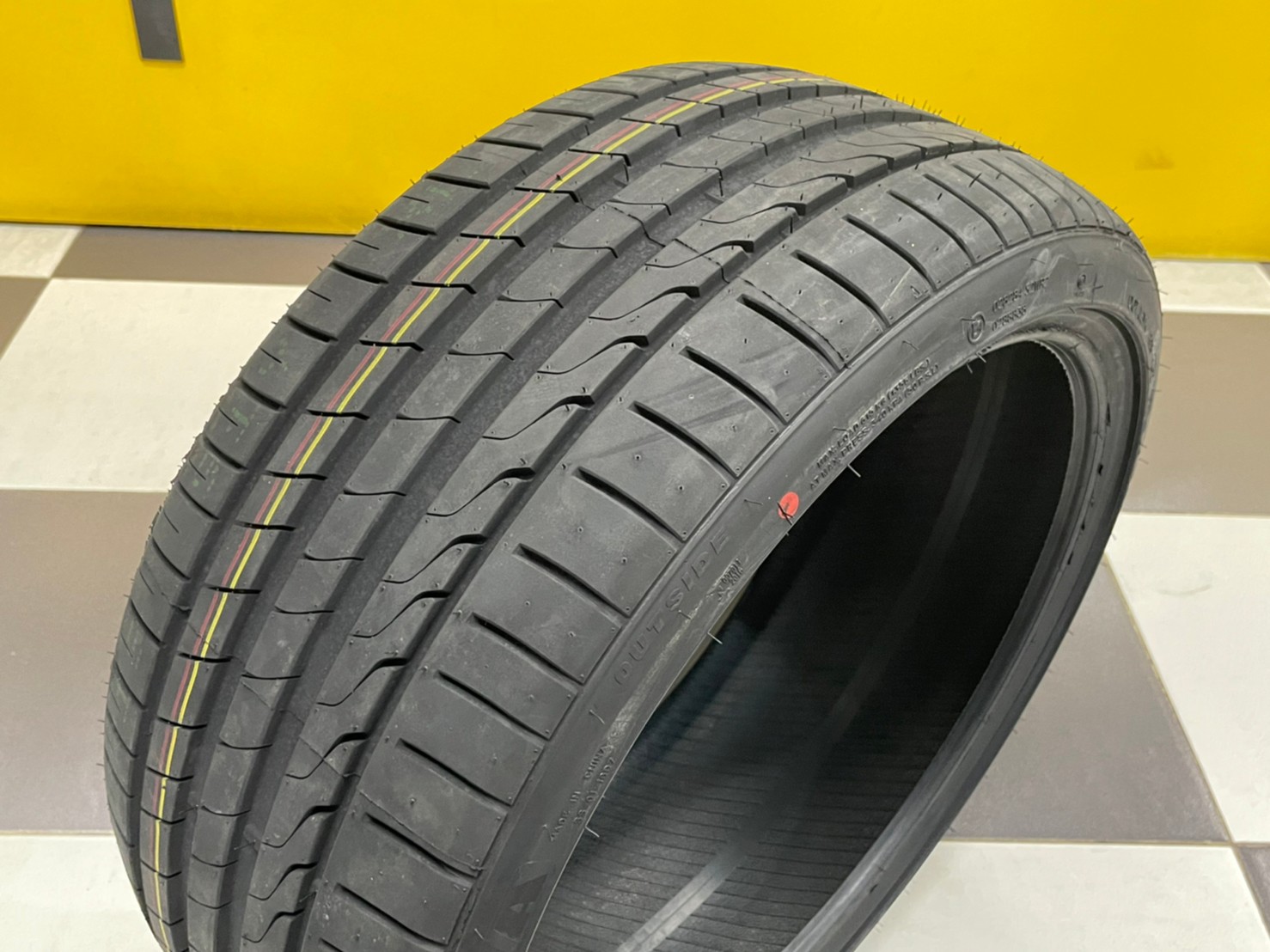 ยางMINERVA F205 235/35R19 ยางสปอร์ตคุณภาพดี สมรรถนะการขับขี่สูงนุ่มเงียบ ยางใหม่2022