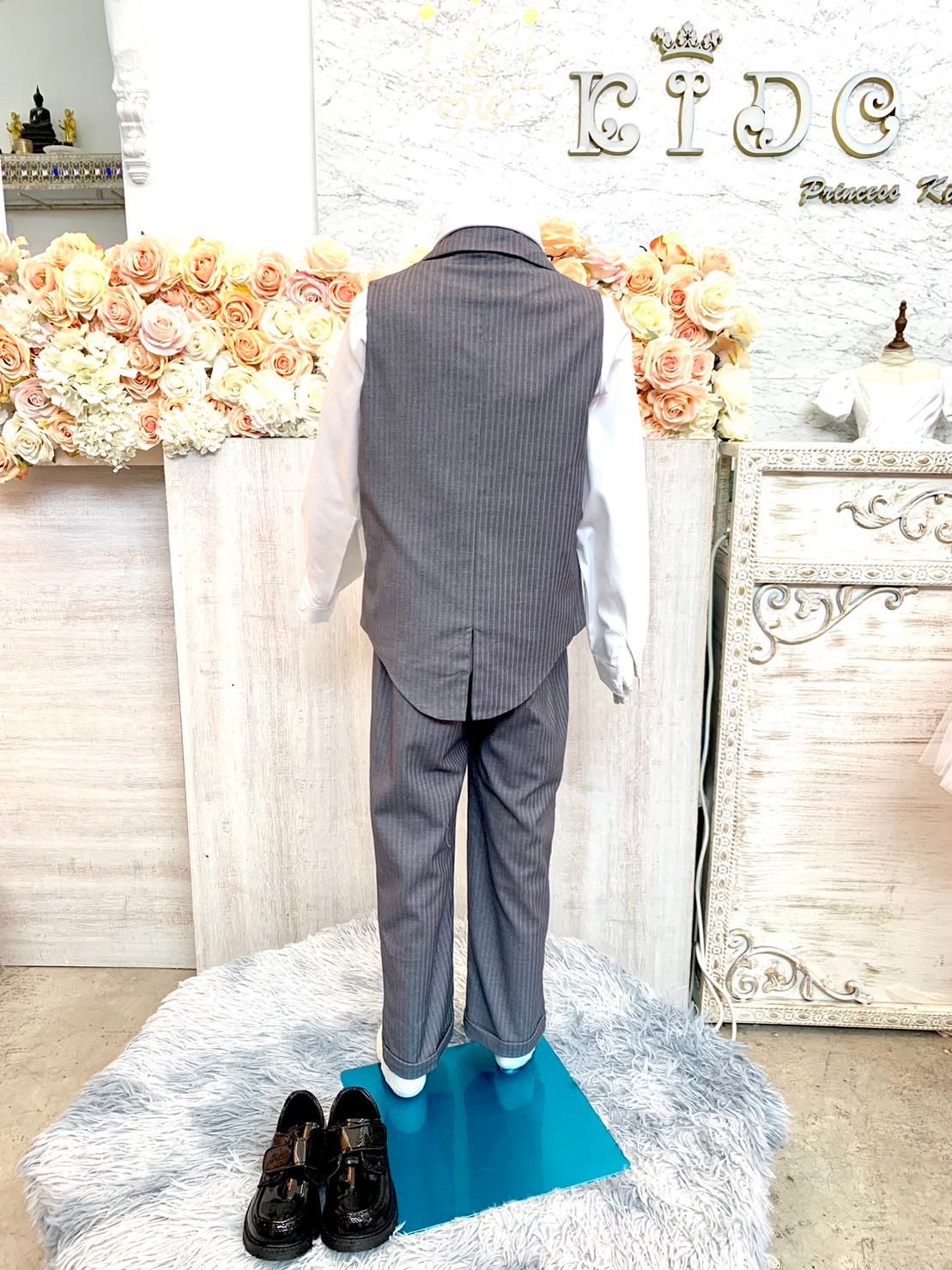 สูทเด็กผู้ชาย(หน้าร้านอยู่รัชดา ลองได้ถ่ายรูปจากชุดจริง)S142เซ็ตสูท5ชิ้นสีเทา เสื้อสูท กั๊ก เสื้อเชิ๊ต หูกระต่าย กางเกงขายาว