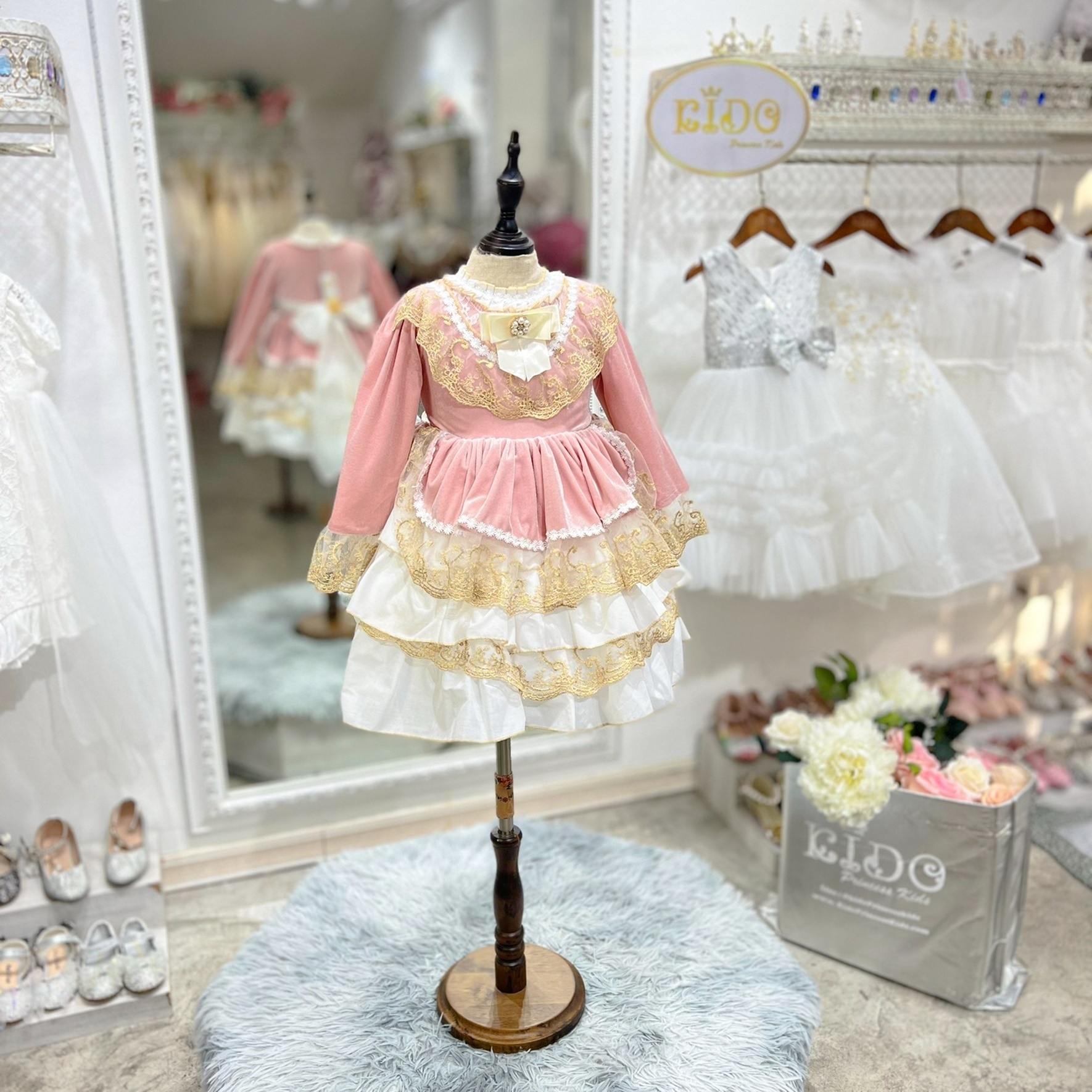 ชุดเดรสเด็ก(หน้าร้านอยู่รัชดา ลองได้ถ่ายรูปจากชุดจริง)W18405สีโอรส กระโปรงสั้น แขนยาว ลุคลูกคุณหนูหวานๆ