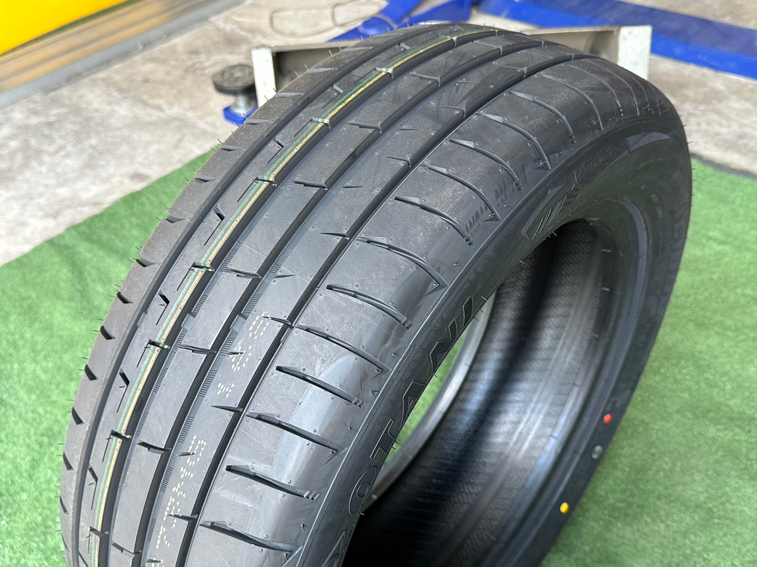 OTANI KC1000 225/55R17 ยางใหม่ปี2023 ราคาพิเศษพร้อมติดตั้งฟรี สามารถสอบถามเพิ่มเติมได้ค่ะ