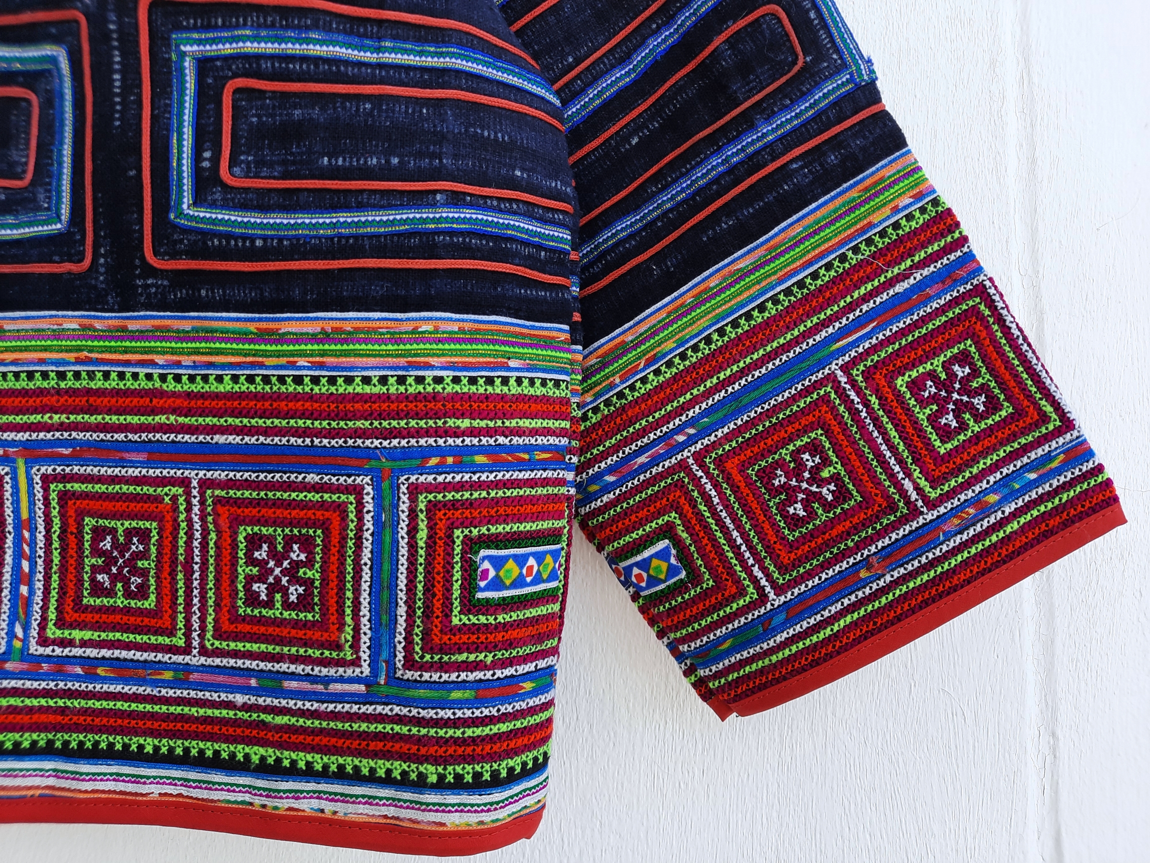 เสื้อคลุมผ้าเชิงส้ม ปักมือ สีสด