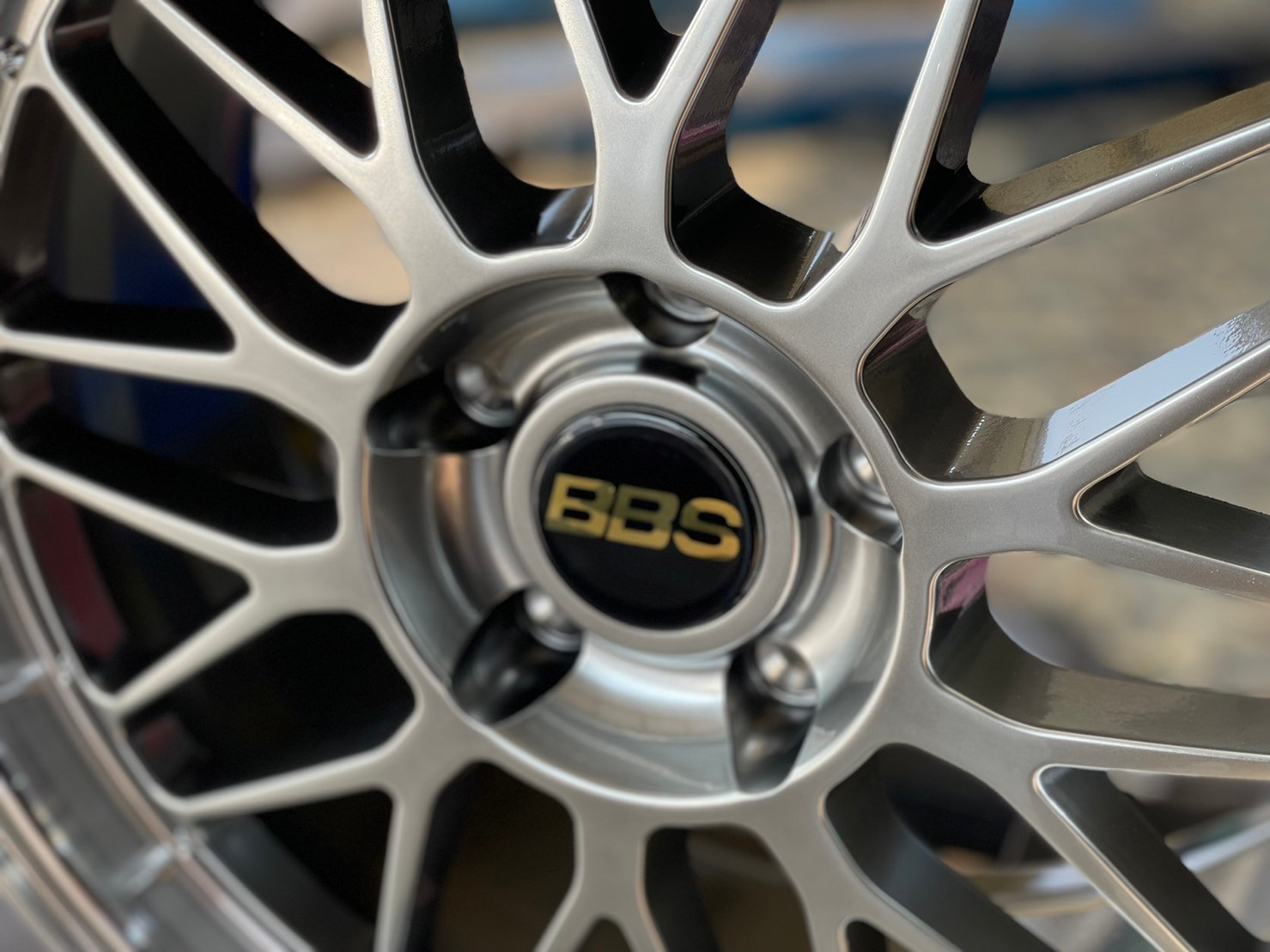 ล้อแม็กซ์ #BBS #LM (FLOW FORMING) Model : F030 18x8.0 ET35 PCD : 5x120 CB: 72.56 Color : HBLP ตรงสเปค BMW 18" 5รู120 สีไฮเปอร์ซิลเวอร์ หมุดเงิน