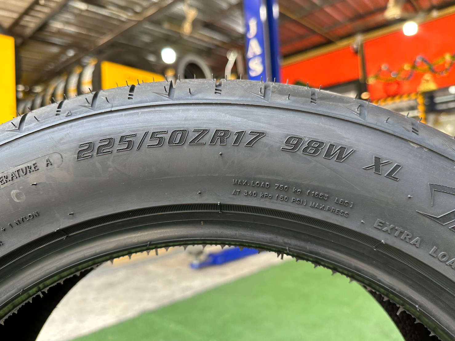 OTANI KC1000 225/50R17 ยางใหม่ปี2023 ราคาพิเศษพร้อมติดตั้งฟรี สามารถสอบถามเพิ่มเติมได้ค่ะ