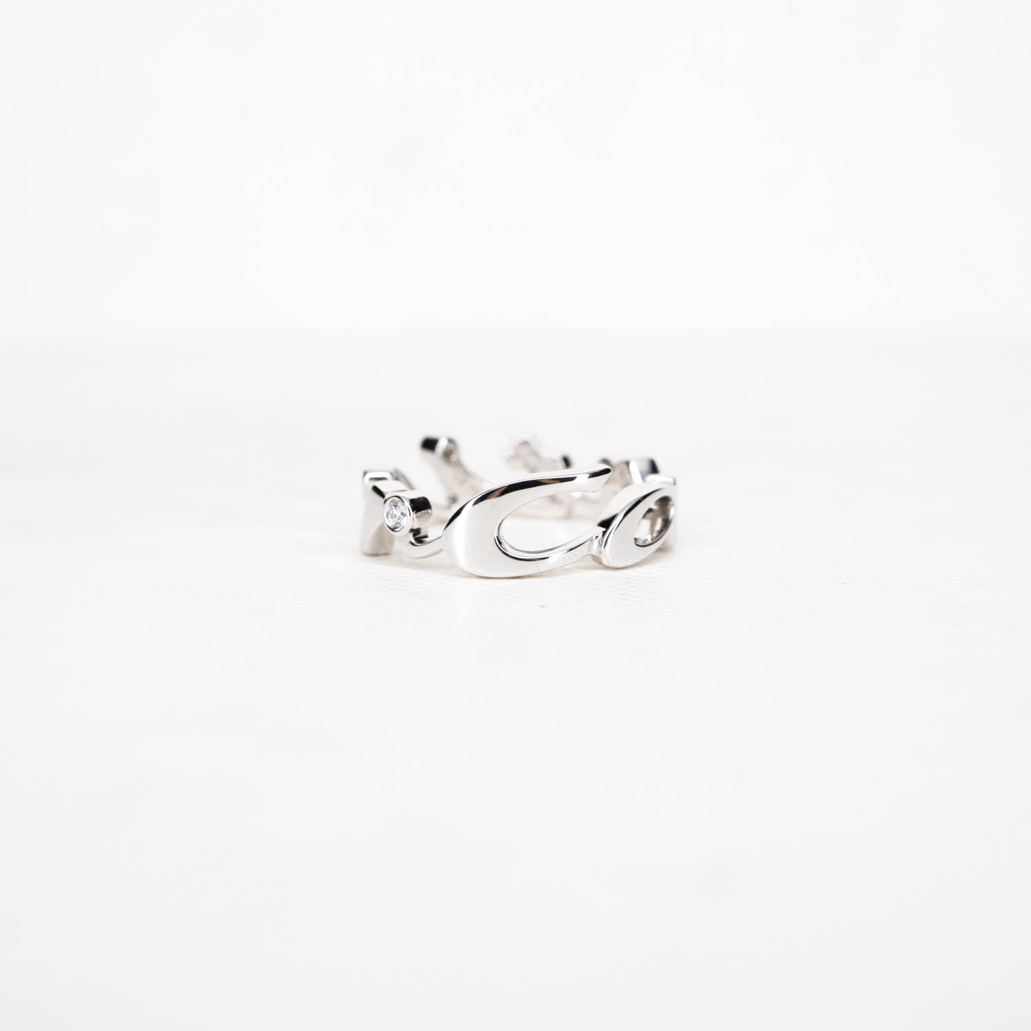 แหวน Cartier Signature 3Diamonds Limited Edition ทองขาว18K ไซส์ 52# (Used)