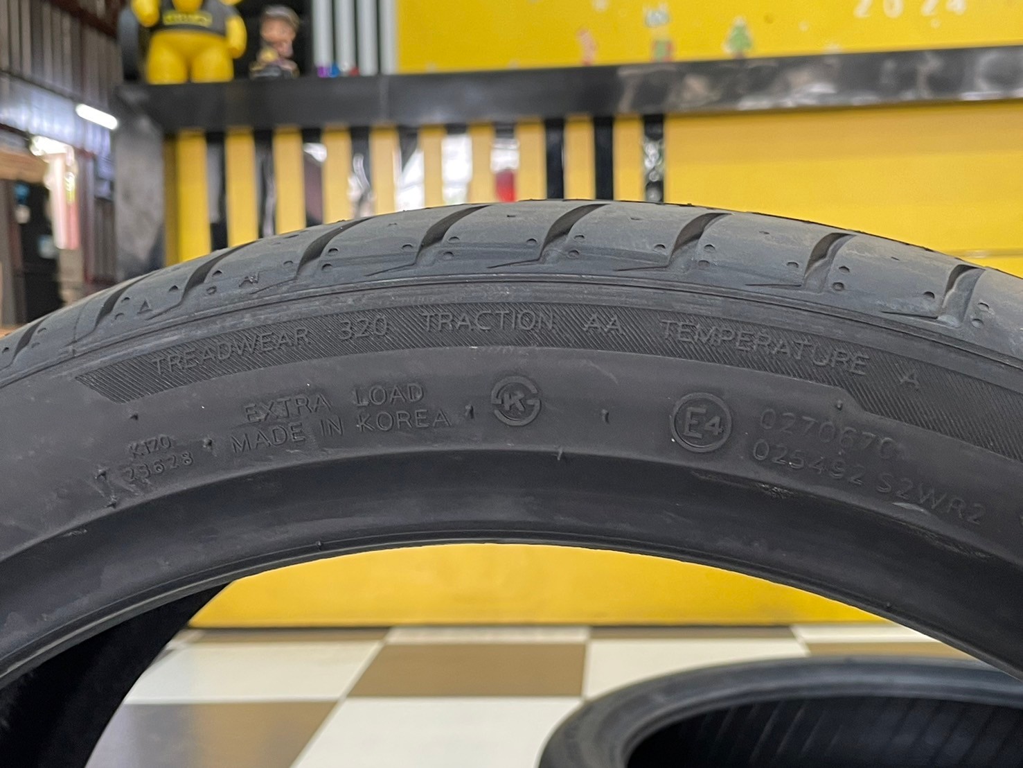 ยางHANKOOK รุ่น VENTUS V12 *evo 2 255/35R19 ยางใหม่ปี2024