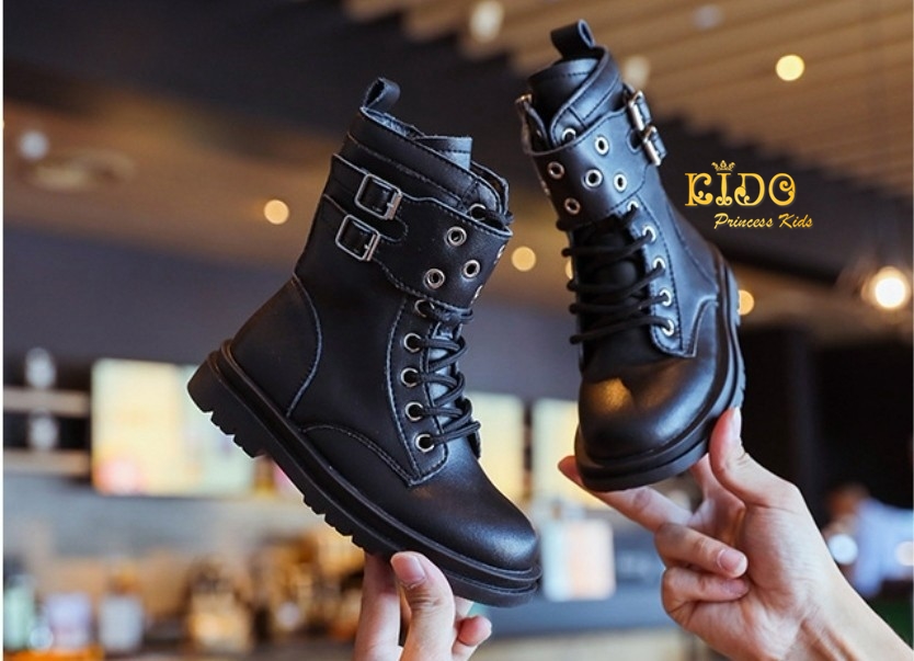 บูทเด็ก(หน้าร้านอยู่รัชดา ลองได้)H174 สีดำ ด้านหน้าคาดเข็มขัดข้อสั้น แบบเท่ๆ