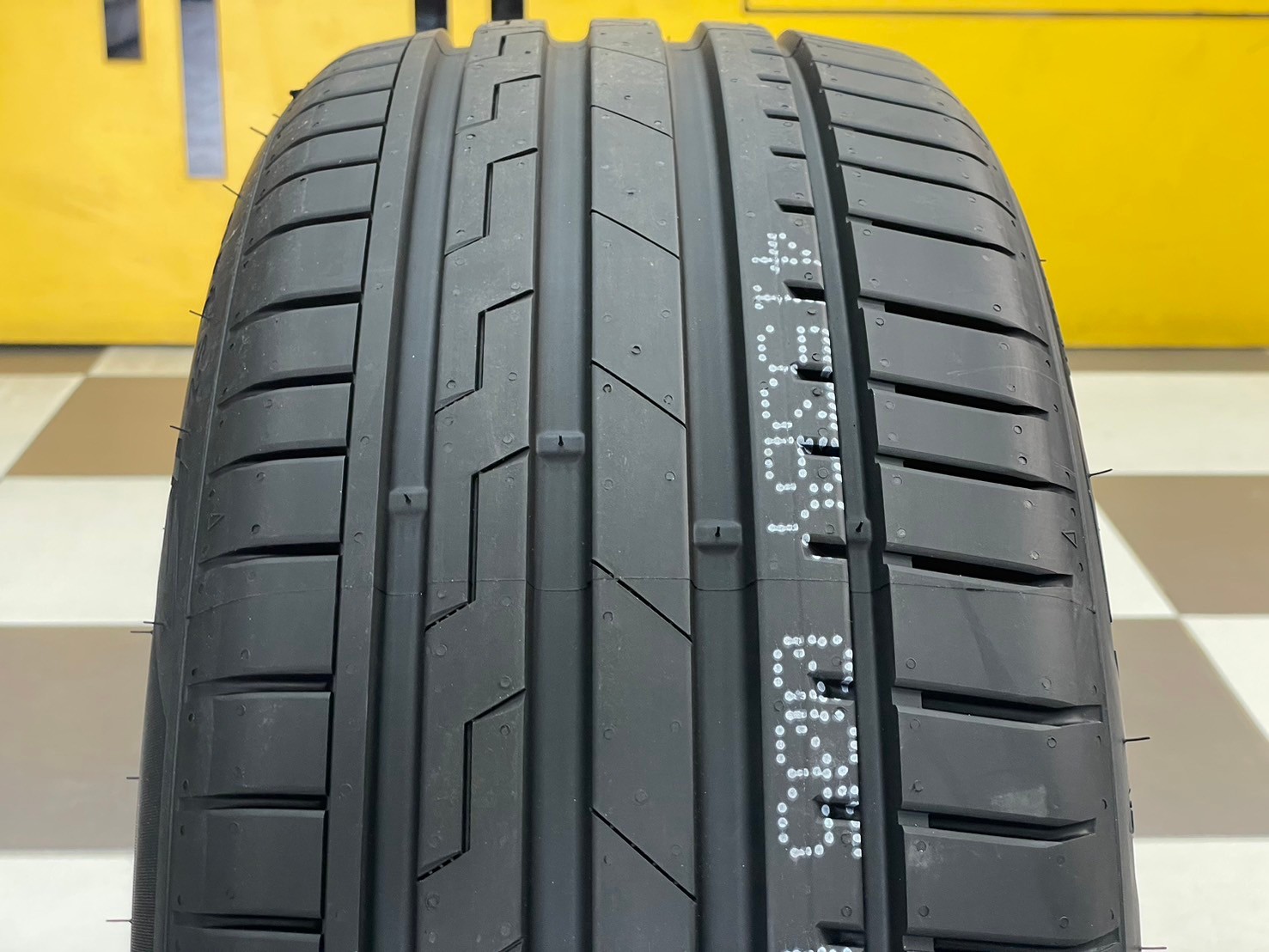 GITI SPORT S2 235/45R18 ยางใหม่ปี2024