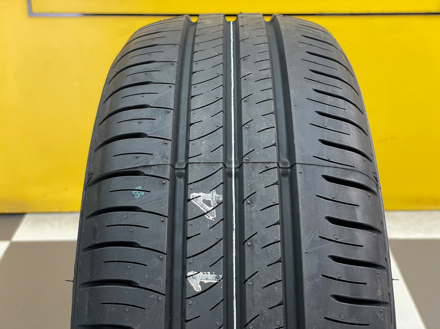 DUNLOP ENASAVE EC300+ 195/60R15 ยางใหม่ปี2023 (4เส้น)