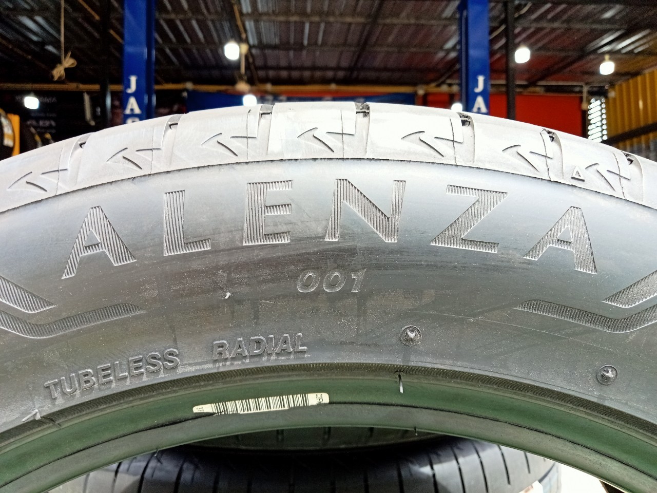 ยางใหม่ Bridgestone Alenza 001 215/55R17 ยางใหม่ปี2024