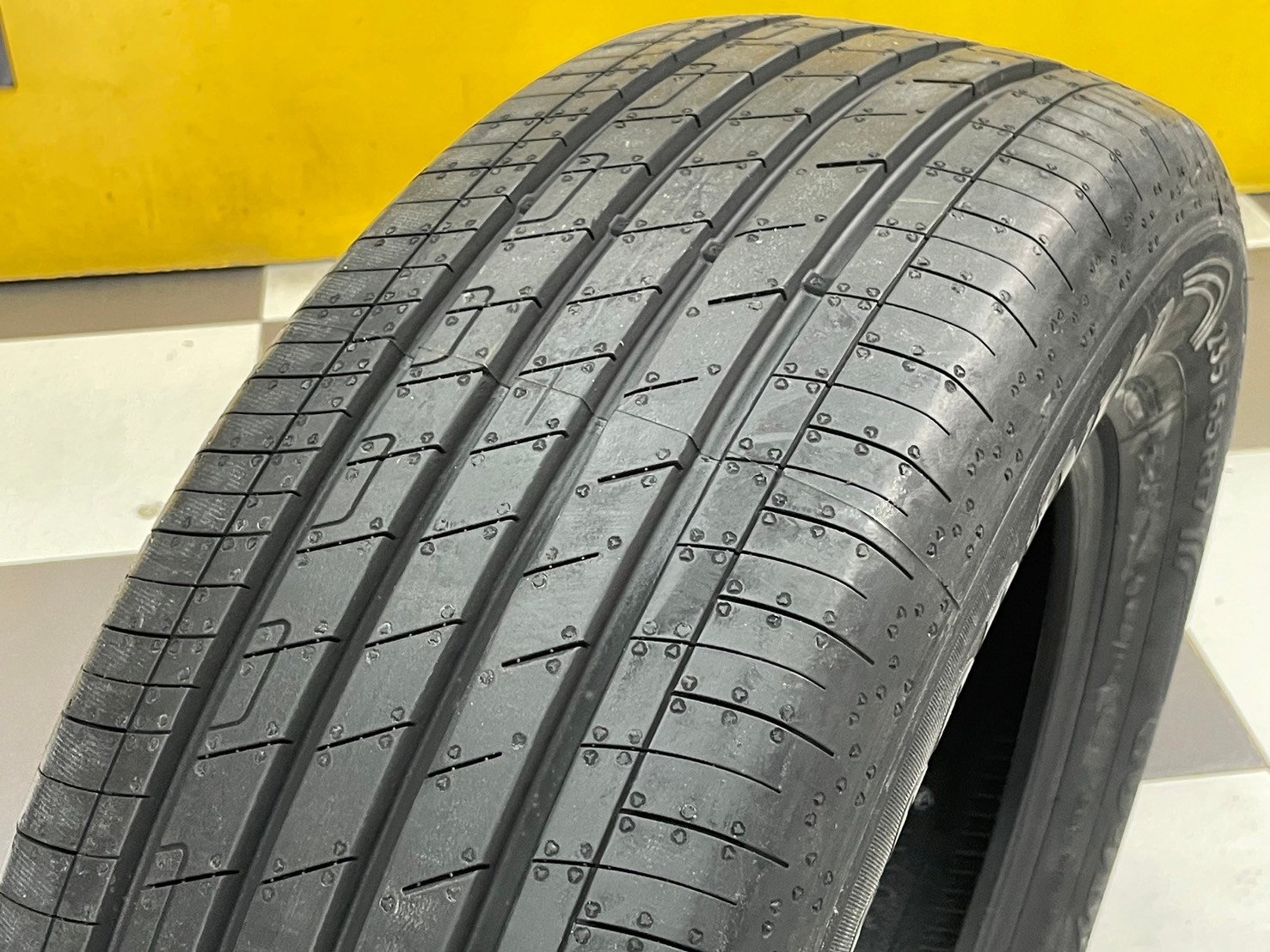 ยางใหม่ Goodyear EfficientGrip Performance 235/65R17 ยางใหม่ปี2024