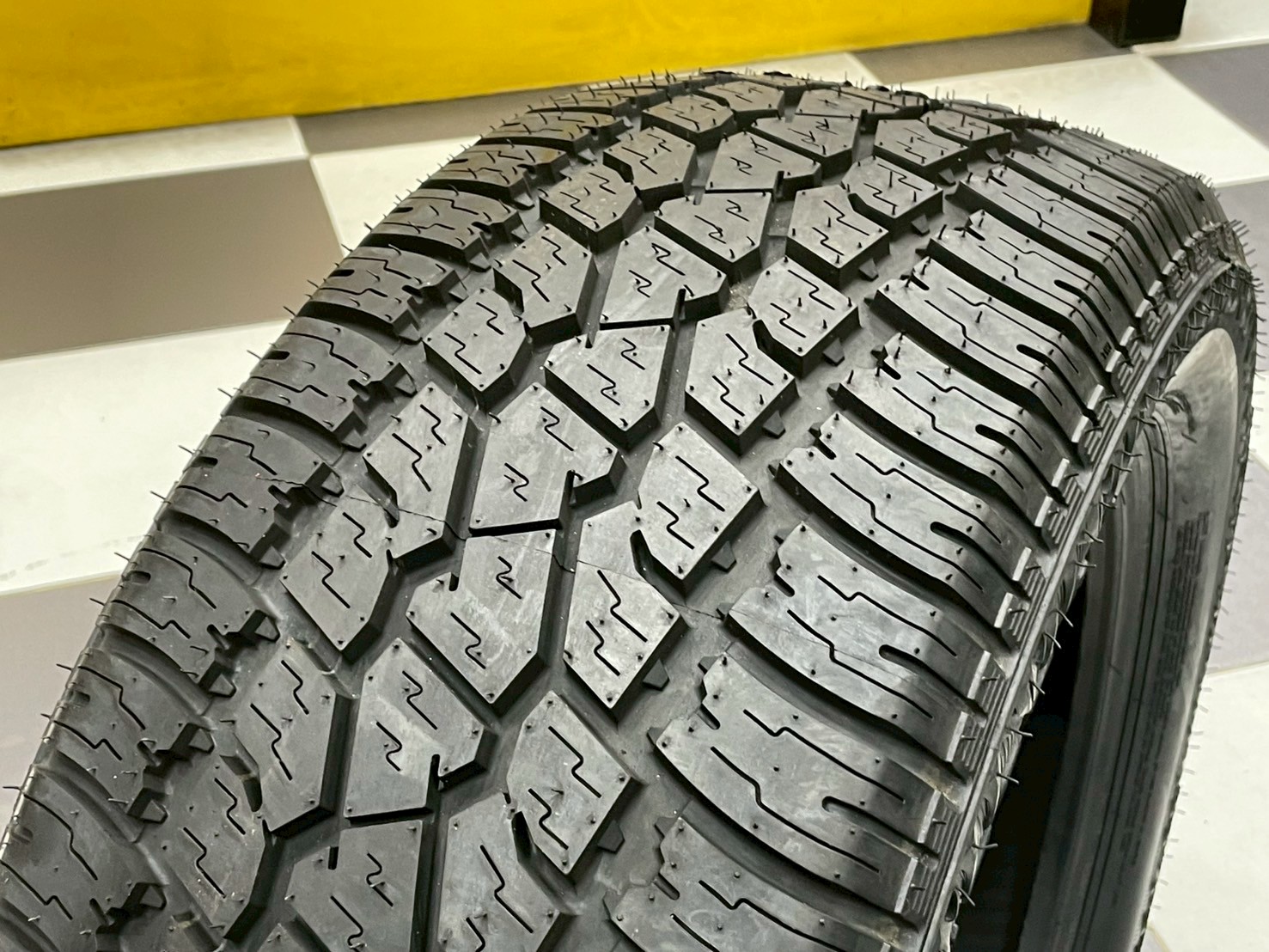 ยาง Vee Rubber Kruzer A/T ขนาด 265/50R20 ยางใหม่ปี2025