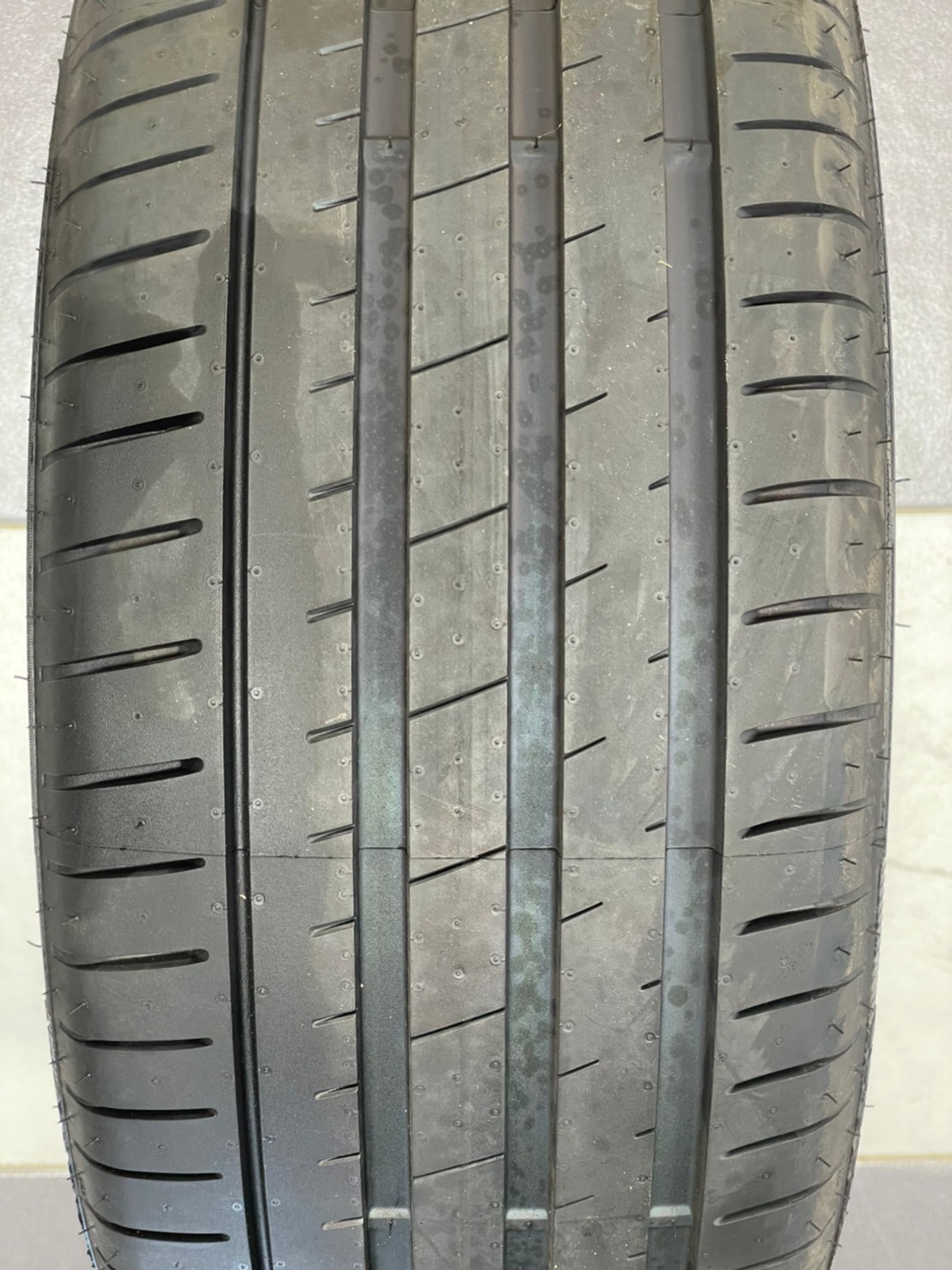 ยางใหม่ Apollo Aspire4G 235/35R19 ยางใหม่ปลายปี21